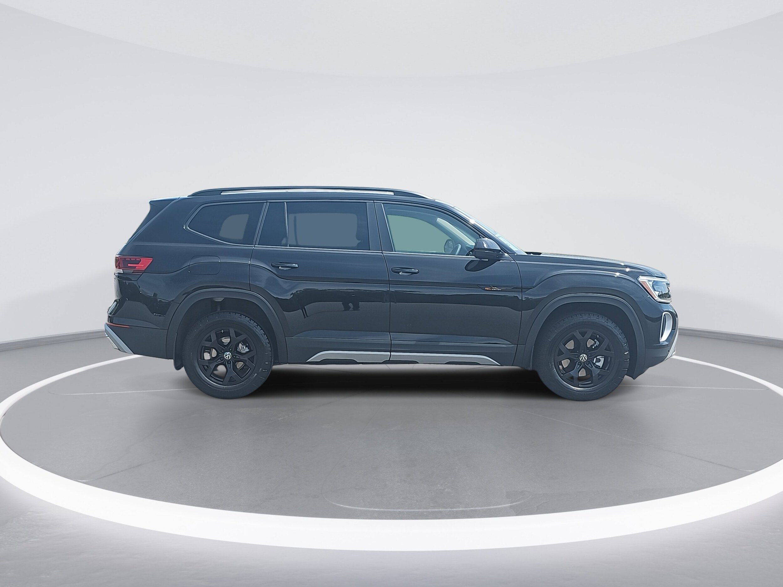 2025 Volkswagen Atlas Peak Edition SE photo 2