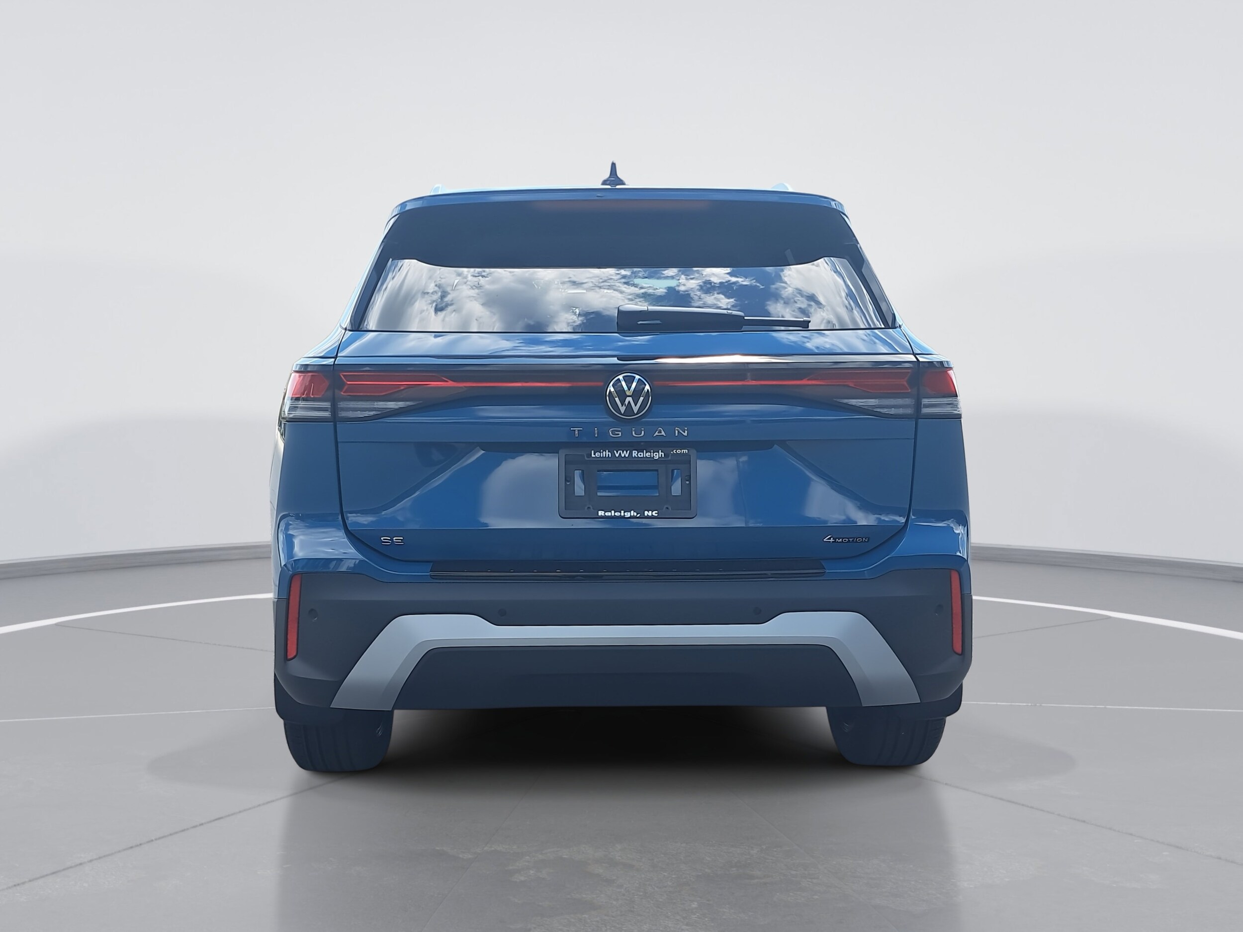 2025 Volkswagen Tiguan SE photo 4