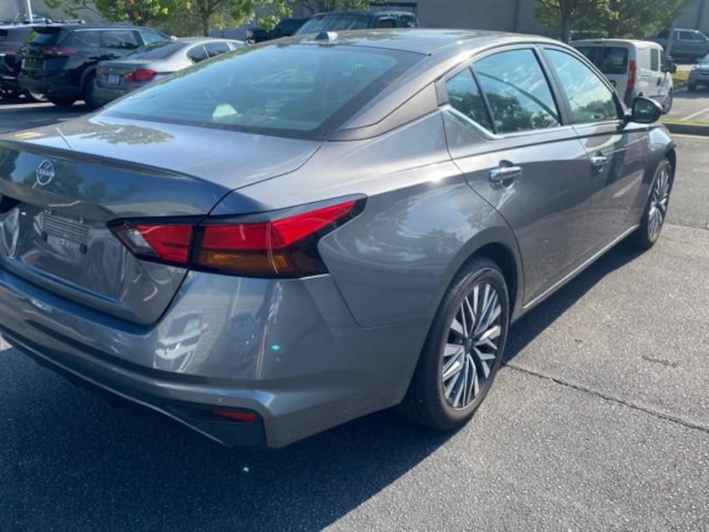 Used 2025 Nissan Altima SV Sedan