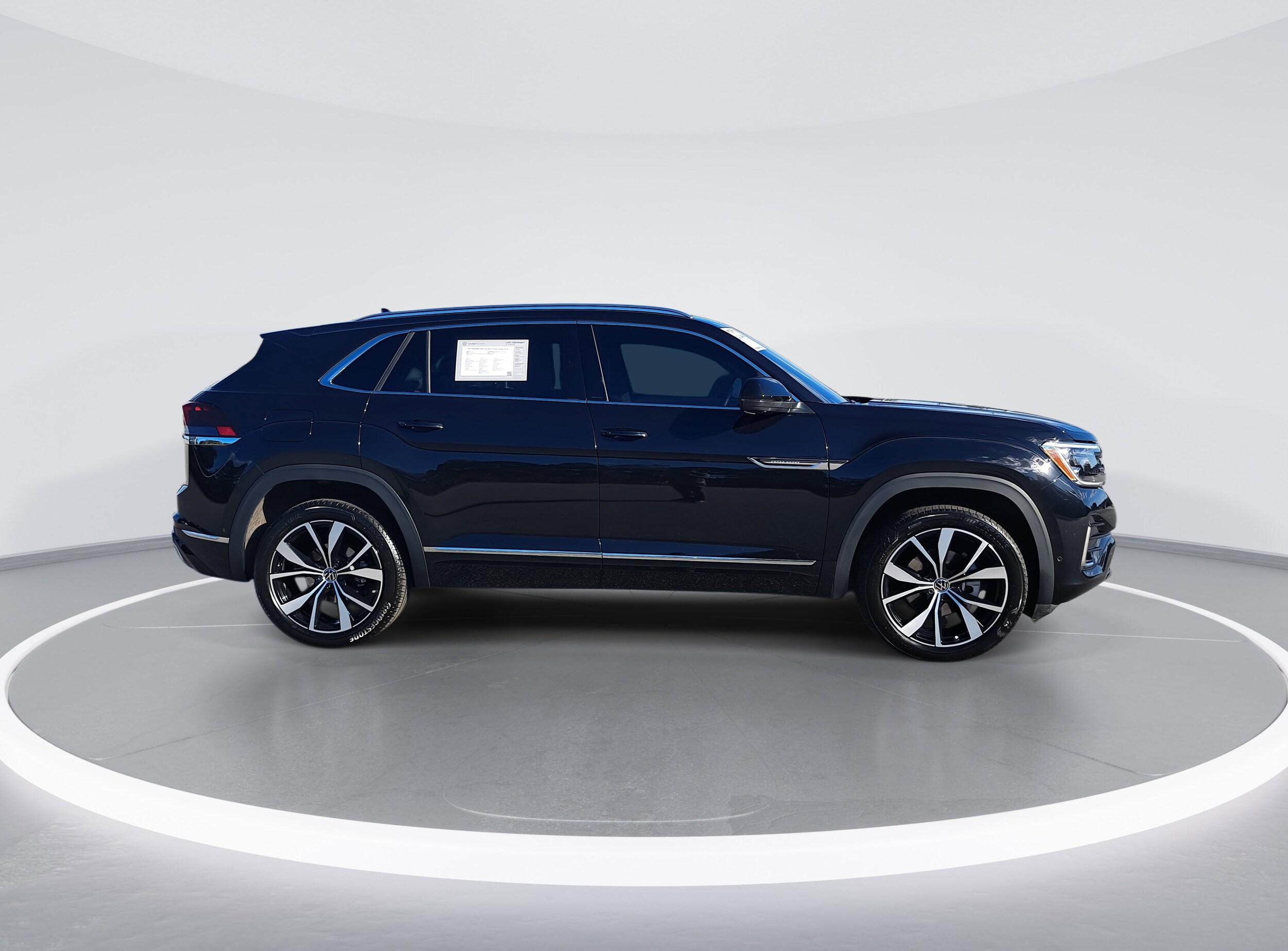 2024 Volkswagen Atlas Cross Sport SEL Premium R-Line photo 2