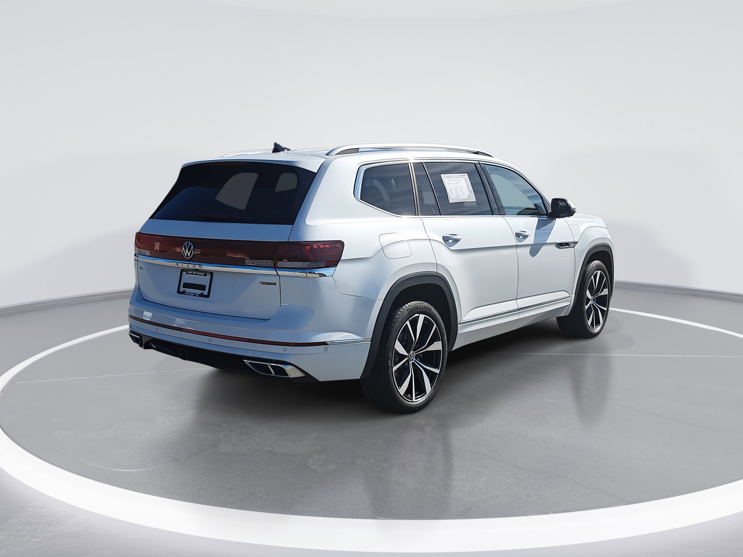 2025 Volkswagen Atlas SEL Premium R-Line photo 3