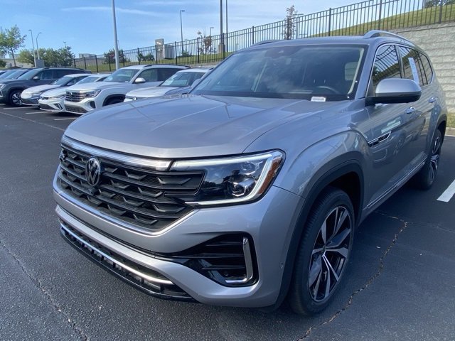 2024 Volkswagen Atlas SEL Premium R-Line photo 2