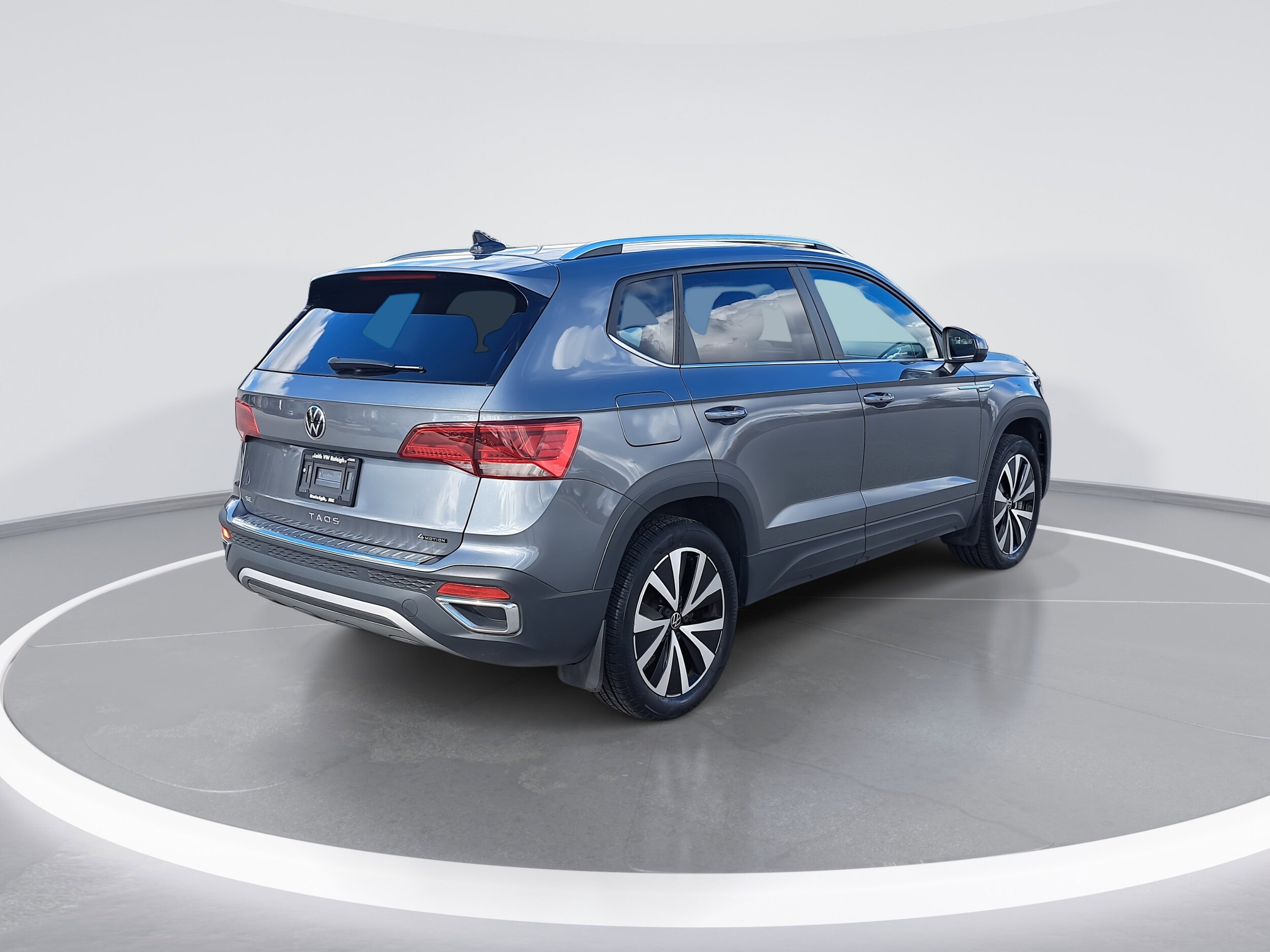 2022 Volkswagen Taos SE photo 2