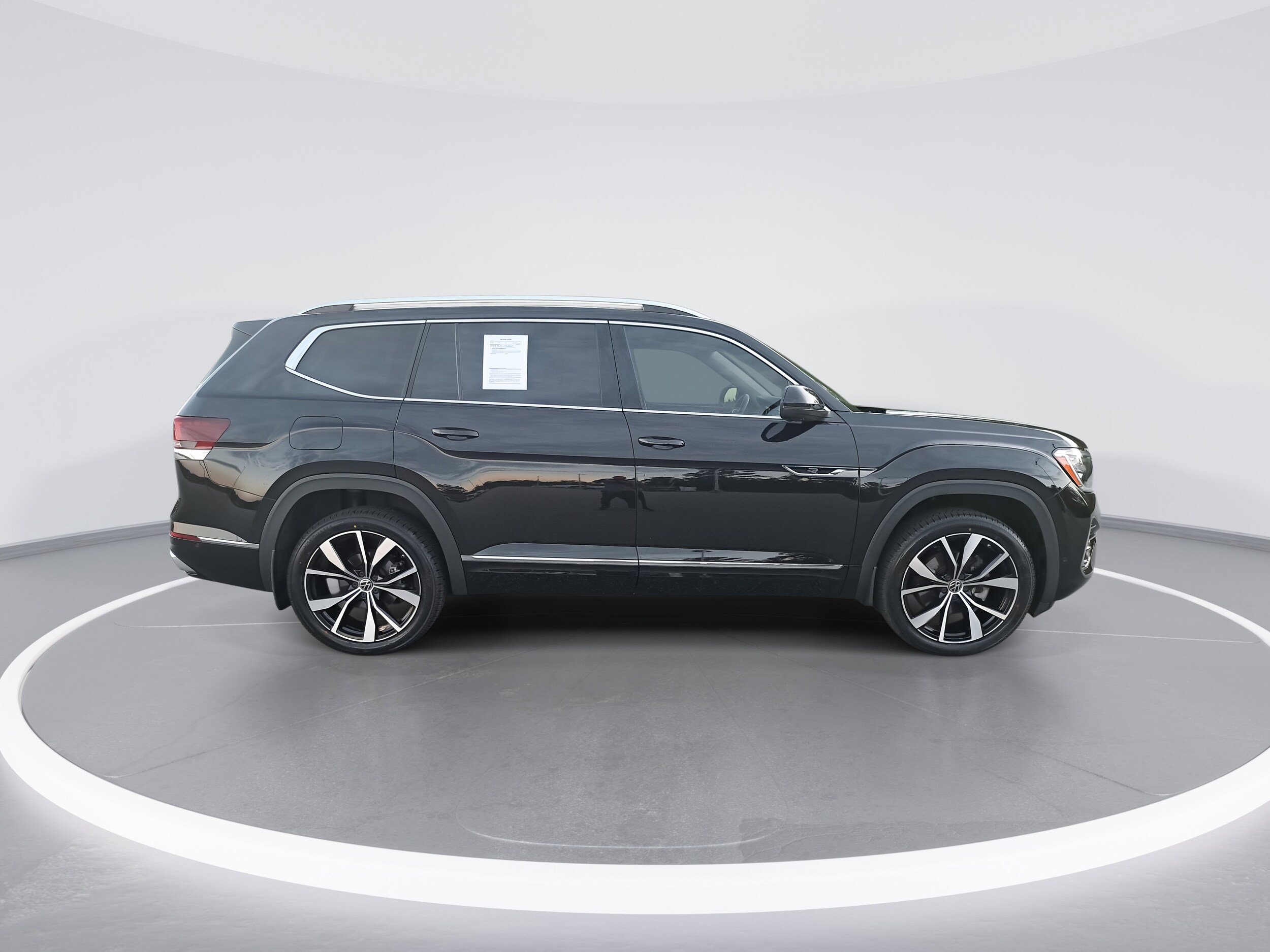 2024 Volkswagen Atlas SEL Premium R-Line photo 2