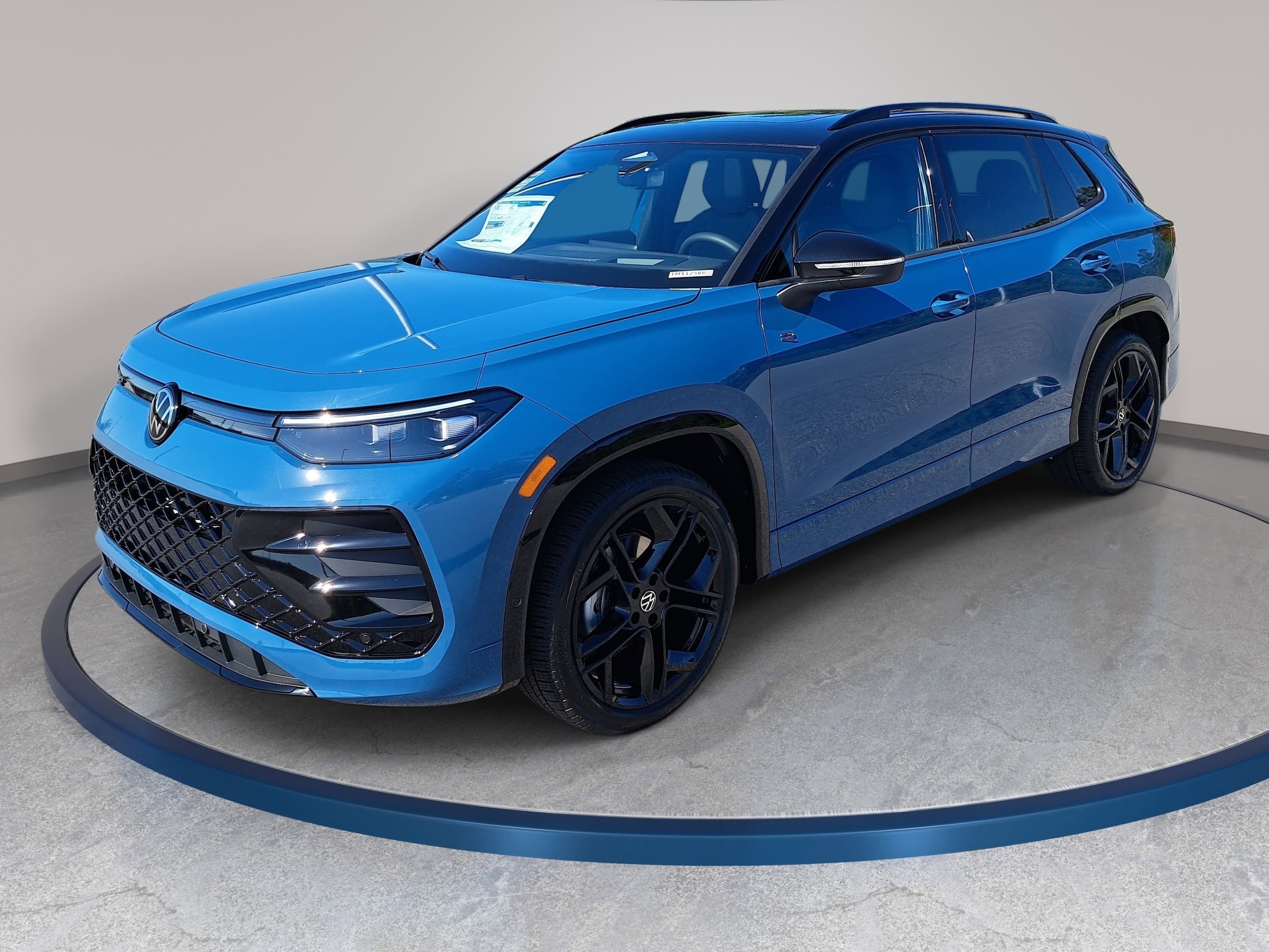 2026 Volkswagen Tiguan 2.0T SE R-Line Black's photo