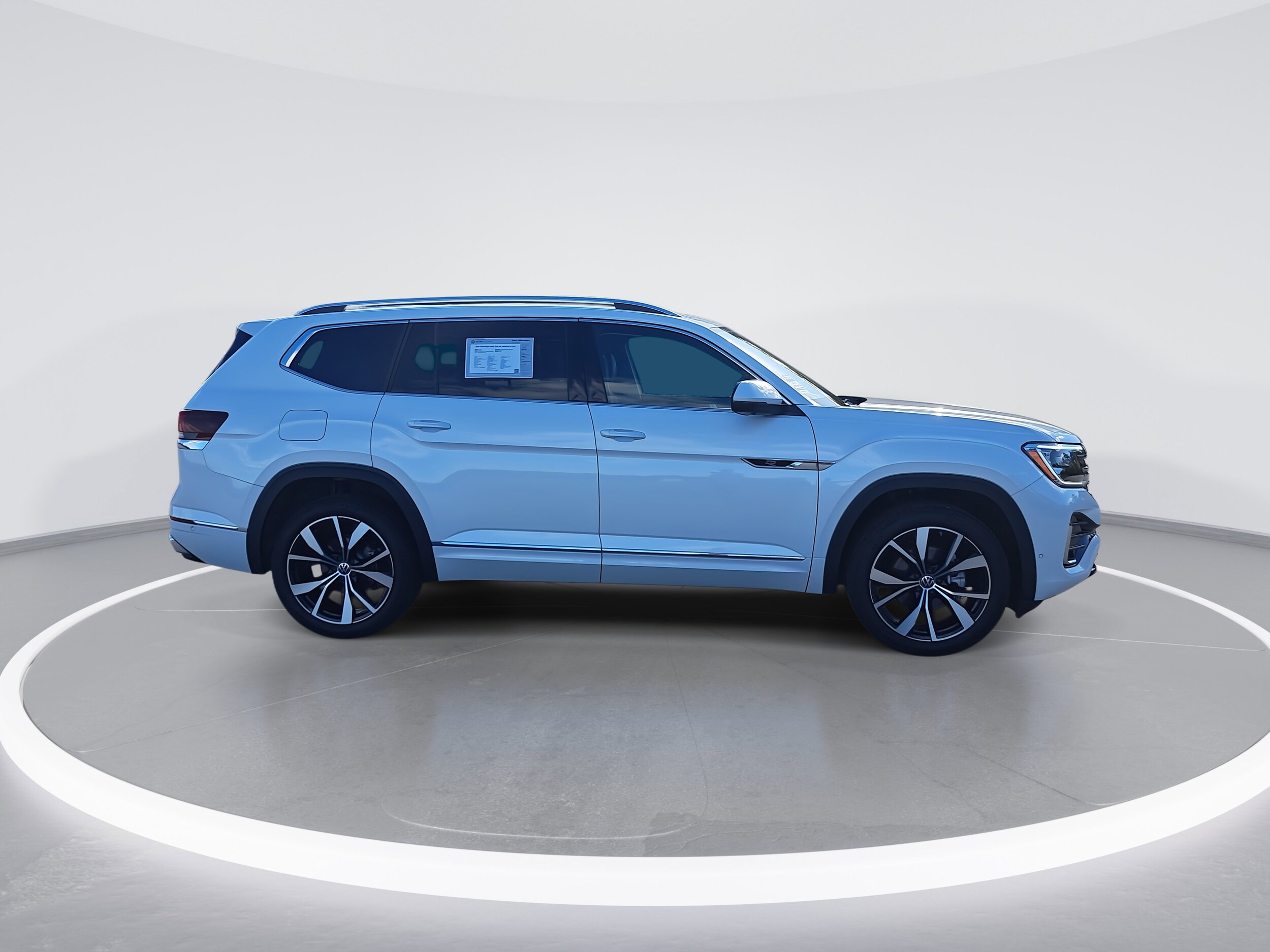 2025 Volkswagen Atlas SEL Premium R-Line photo 2