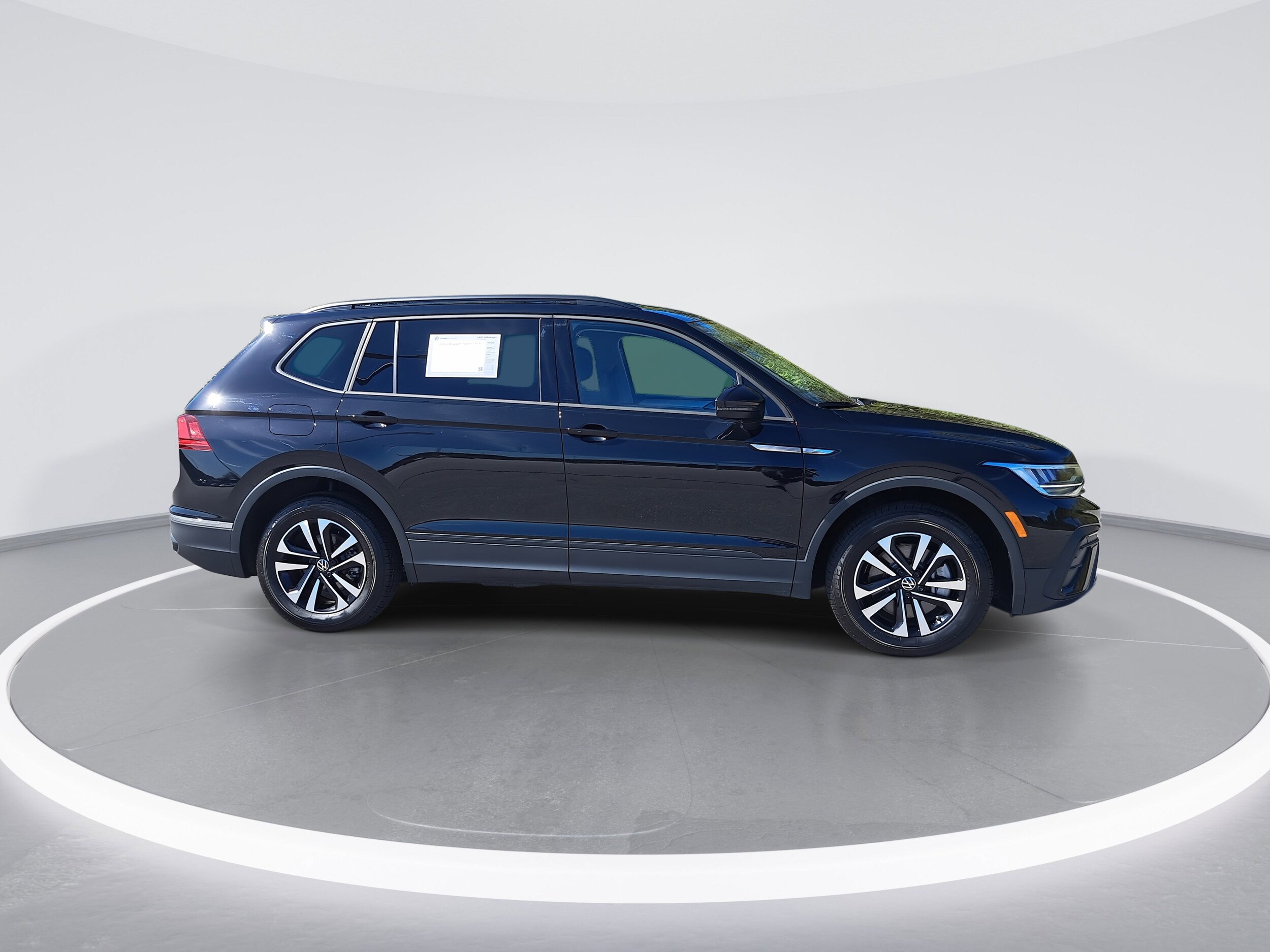 2024 Volkswagen Tiguan S photo 2