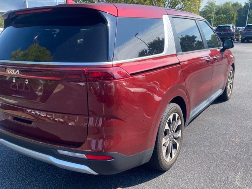 Used 2024 Kia Carnival EX MPV