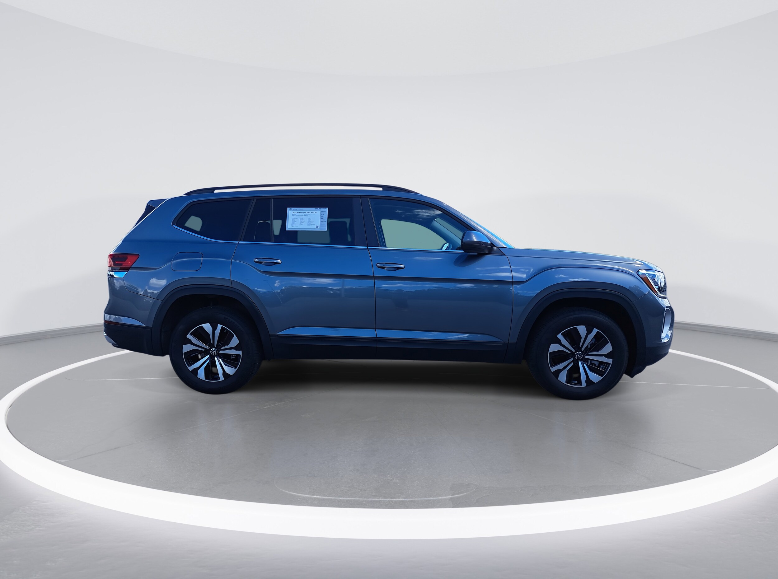 2024 Volkswagen Atlas SE photo 2