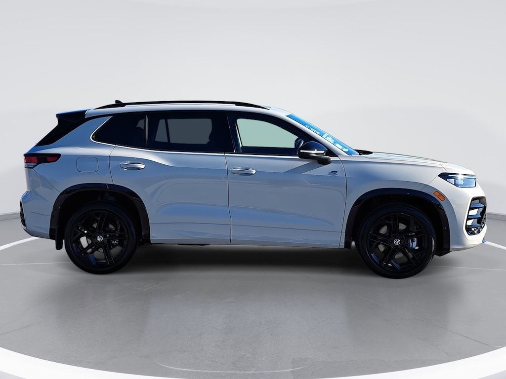 New 2026 Volkswagen Tiguan 2.0T SE R-Line Black SUV