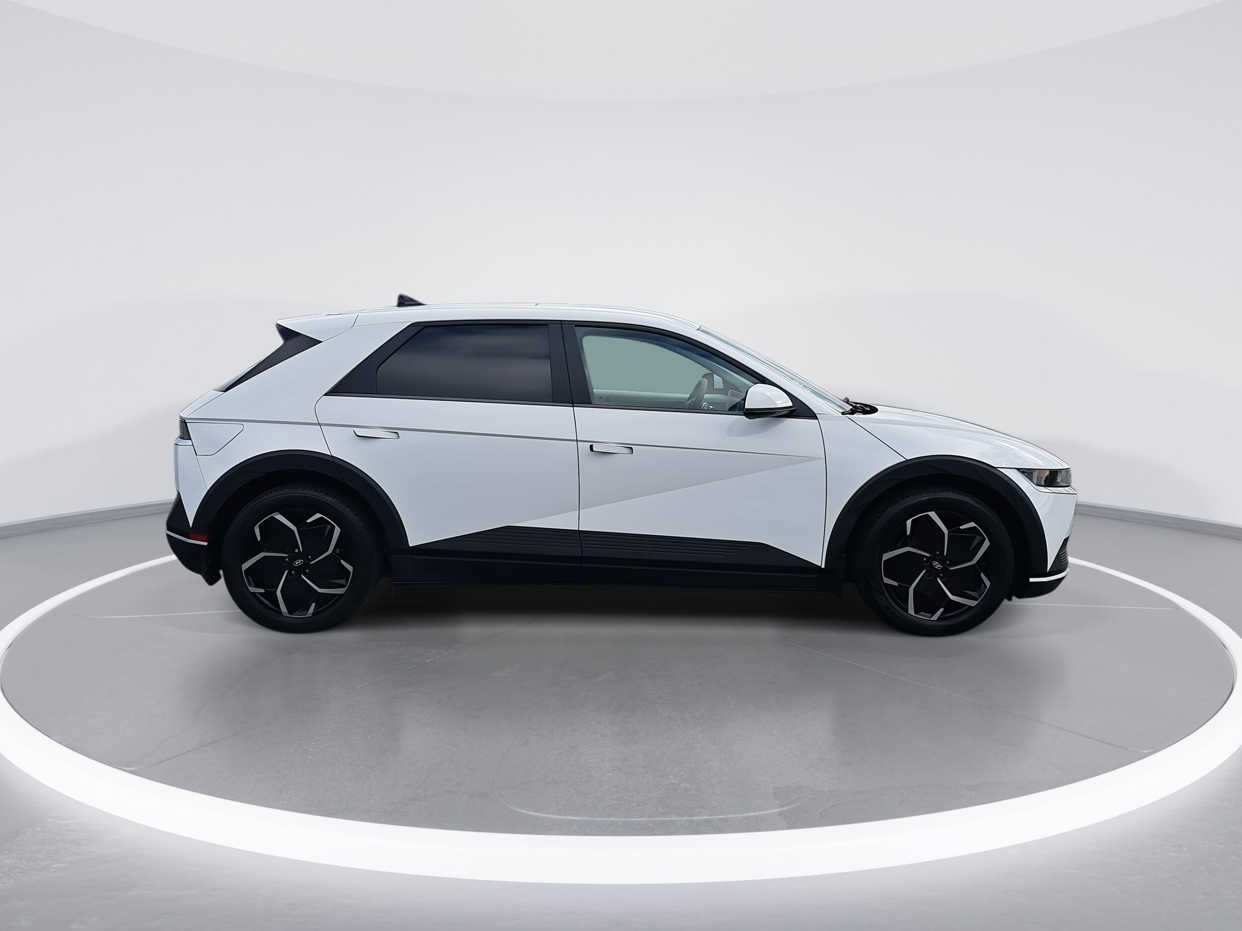 2022 Hyundai Ioniq 5 SEL photo 2