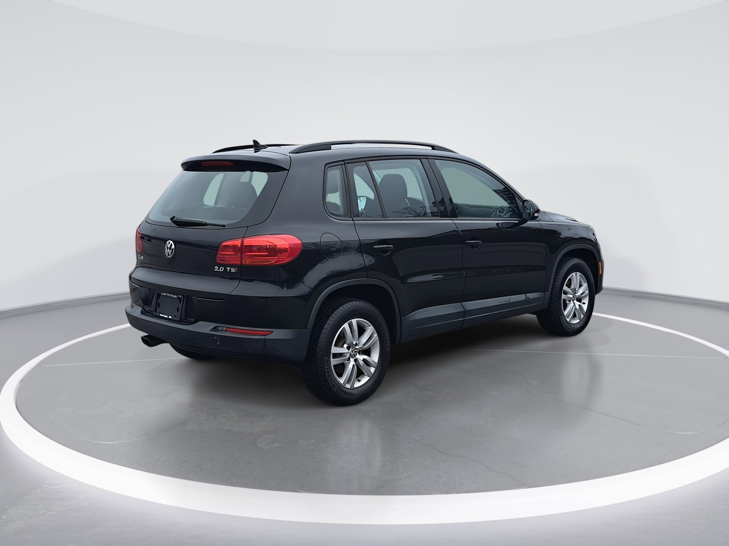 2015 Volkswagen Tiguan S photo 3