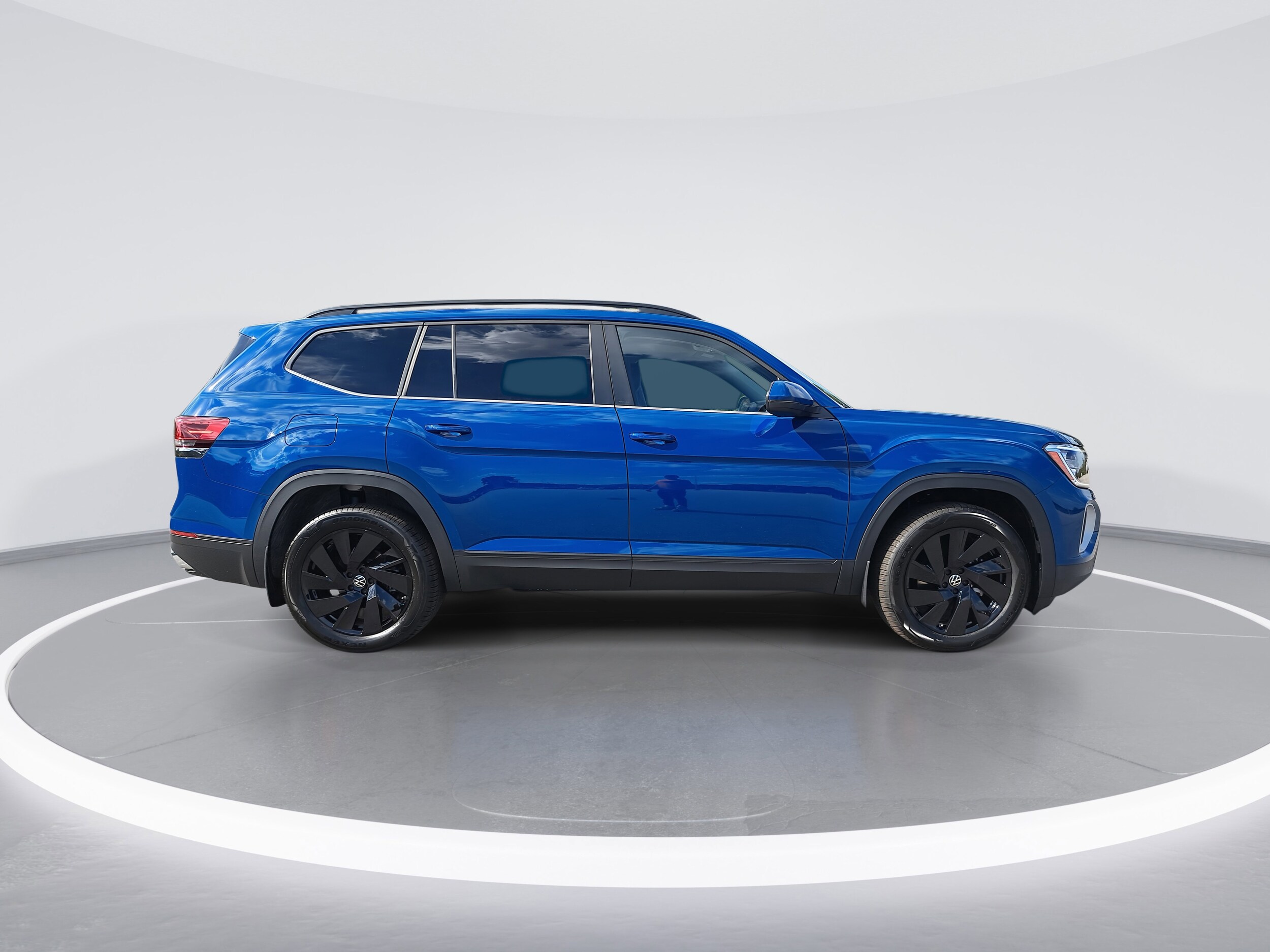 2026 Volkswagen Atlas SE Technology photo 2