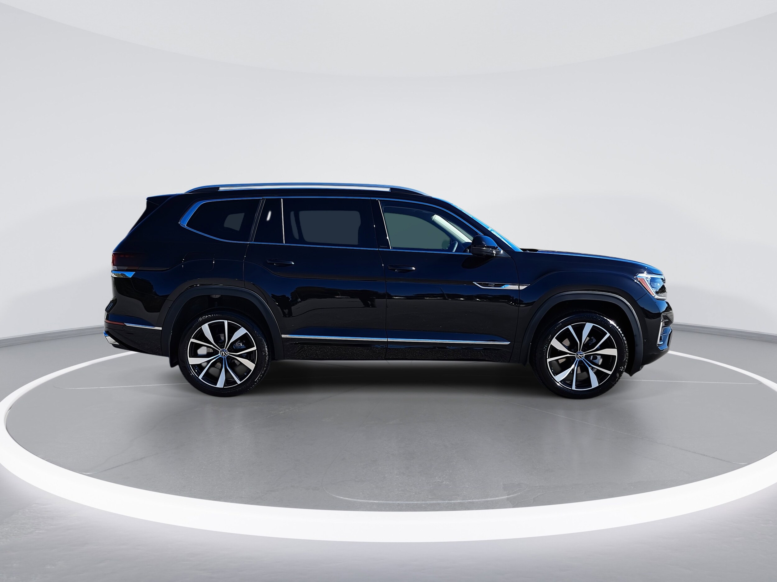 2026 Volkswagen Atlas SEL Premium R-Line photo 2