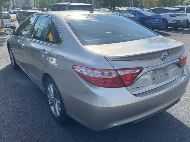 2016 Toyota Camry SE photo 3