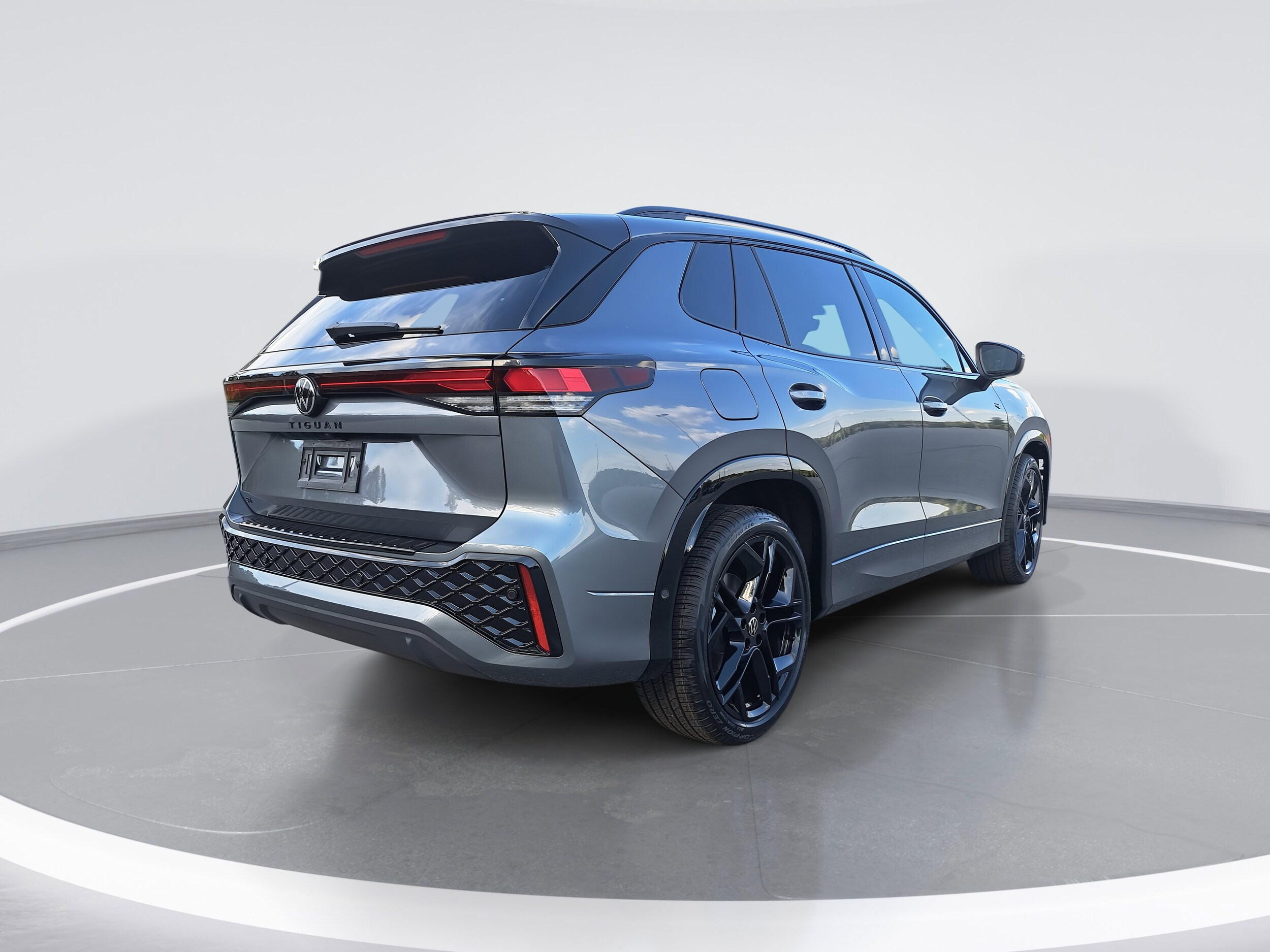 2025 Volkswagen Tiguan SE R-Line Black photo 3