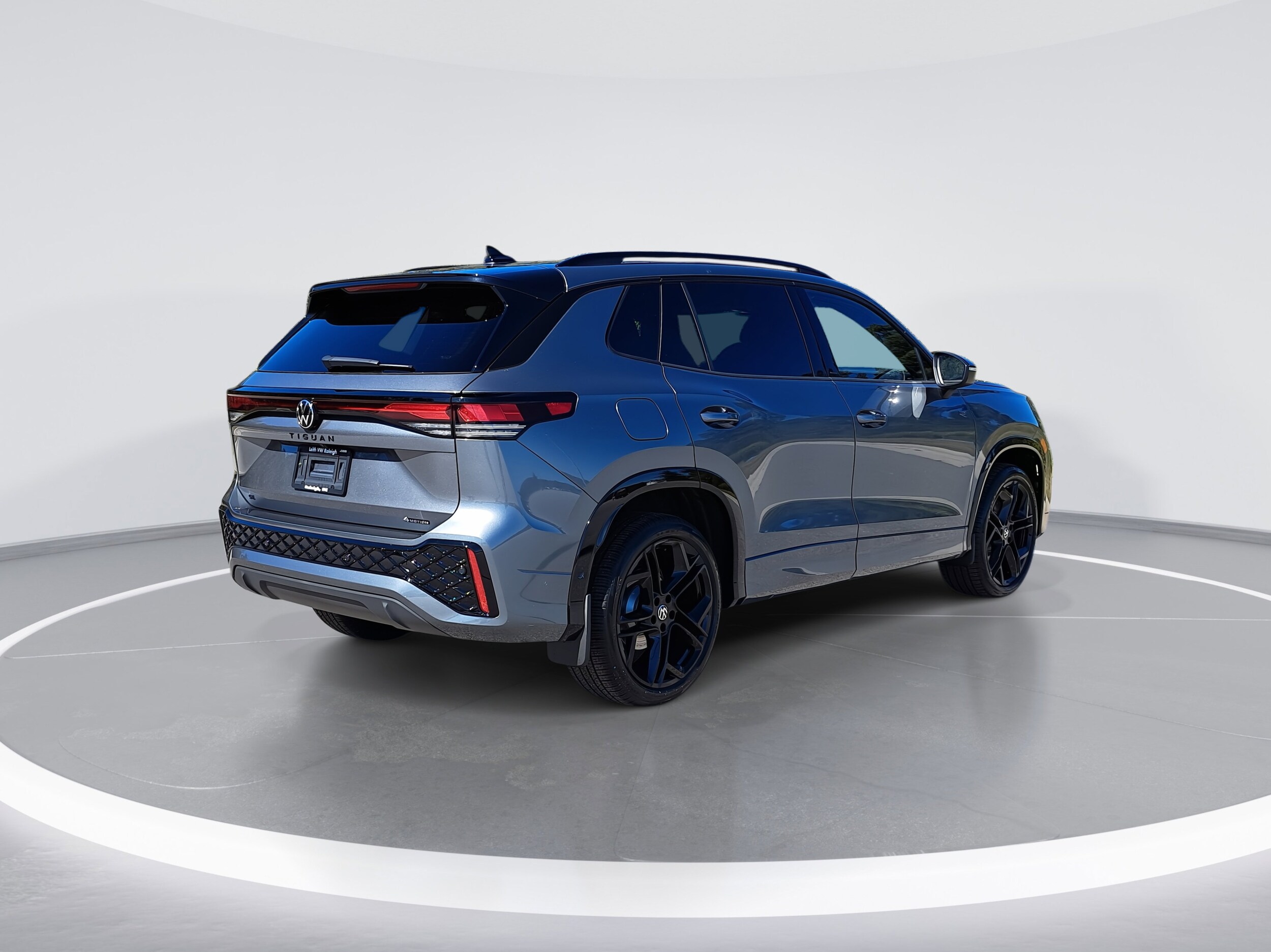 2026 Volkswagen Tiguan SE R-Line Black photo 2