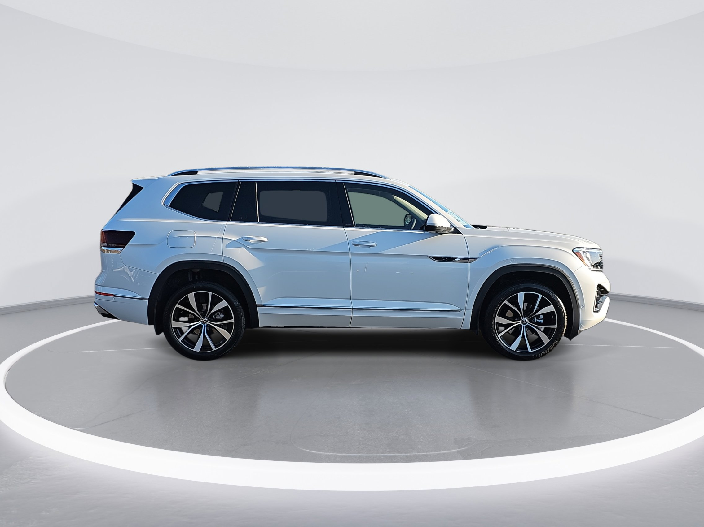 2025 Volkswagen Atlas SEL Premium R-Line photo 2
