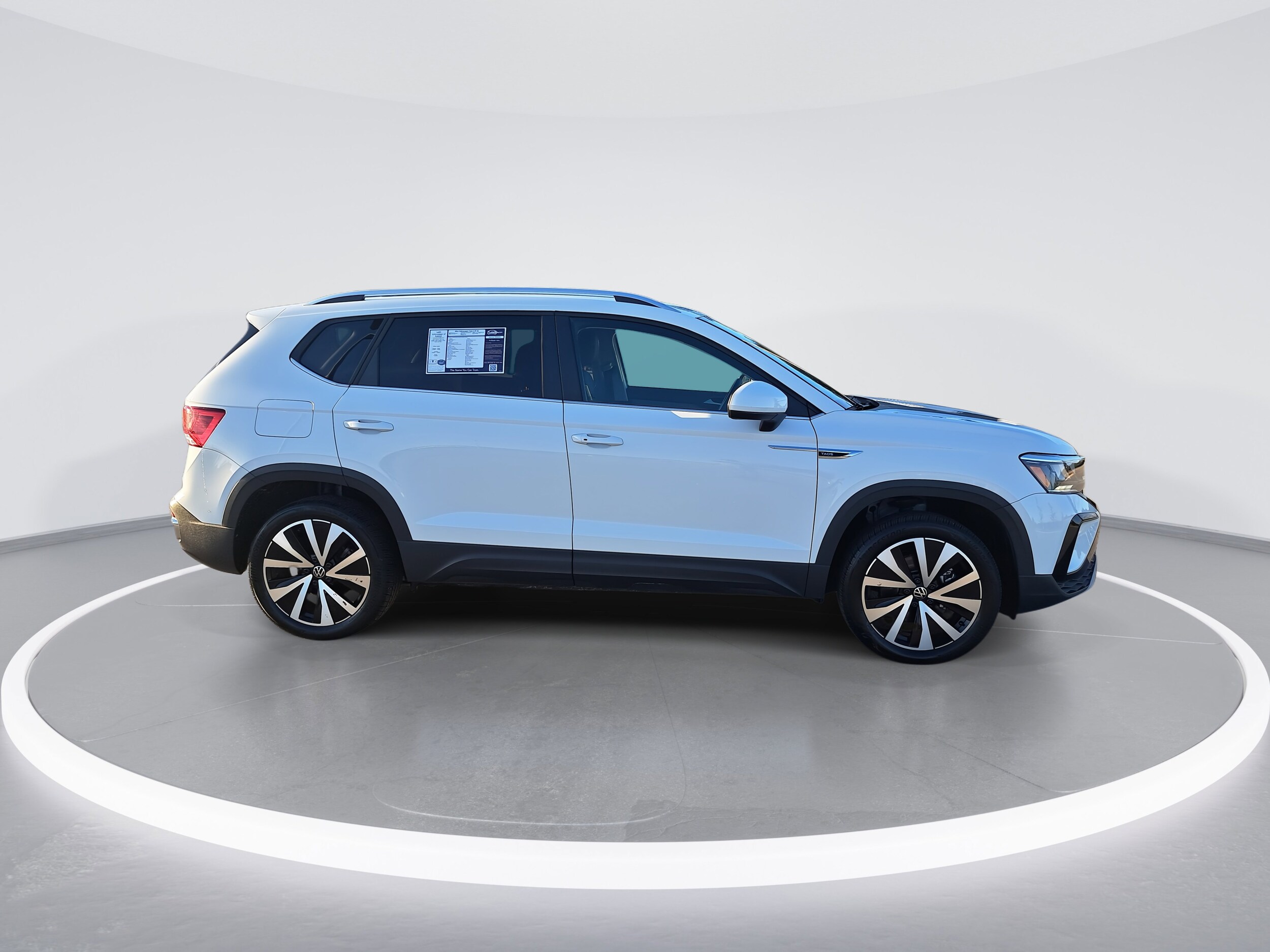 2024 Volkswagen Taos SE photo 2