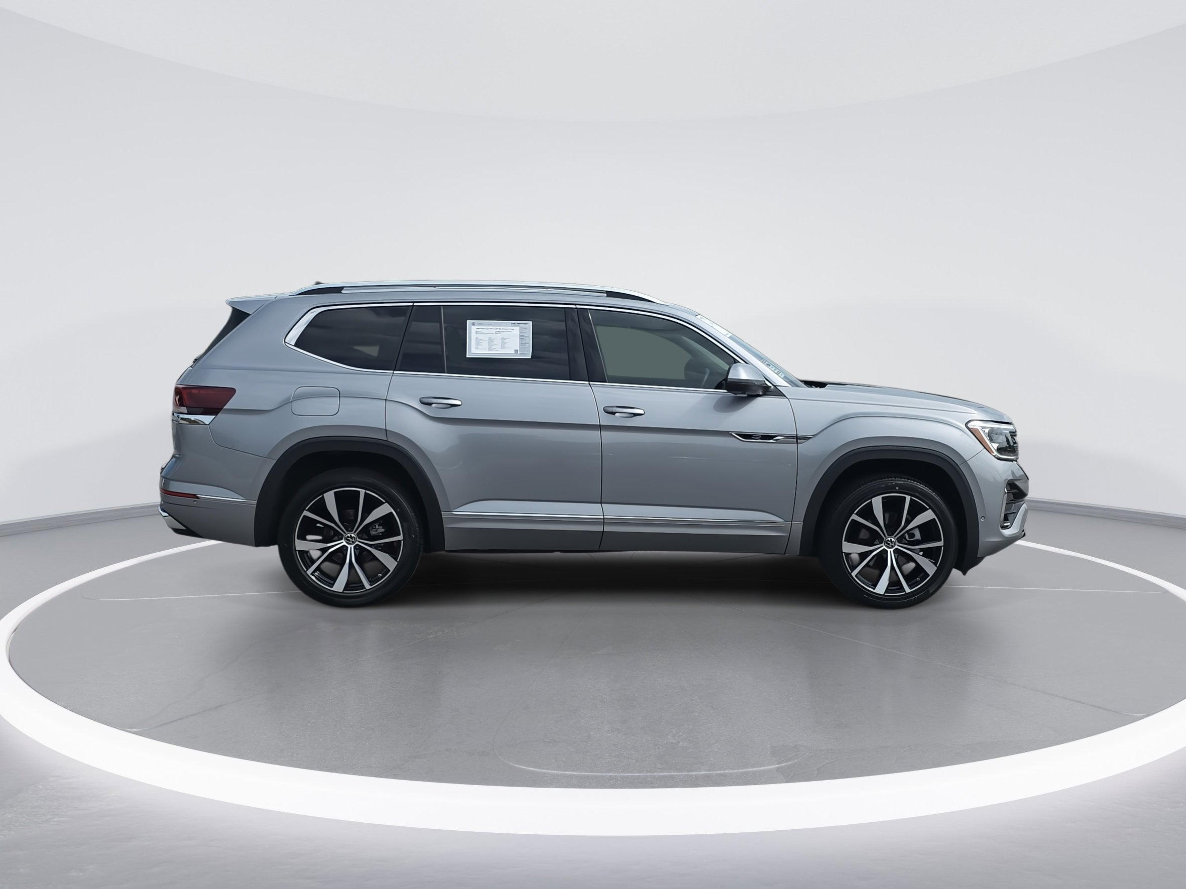 2024 Volkswagen Atlas SEL Premium R-Line photo 2