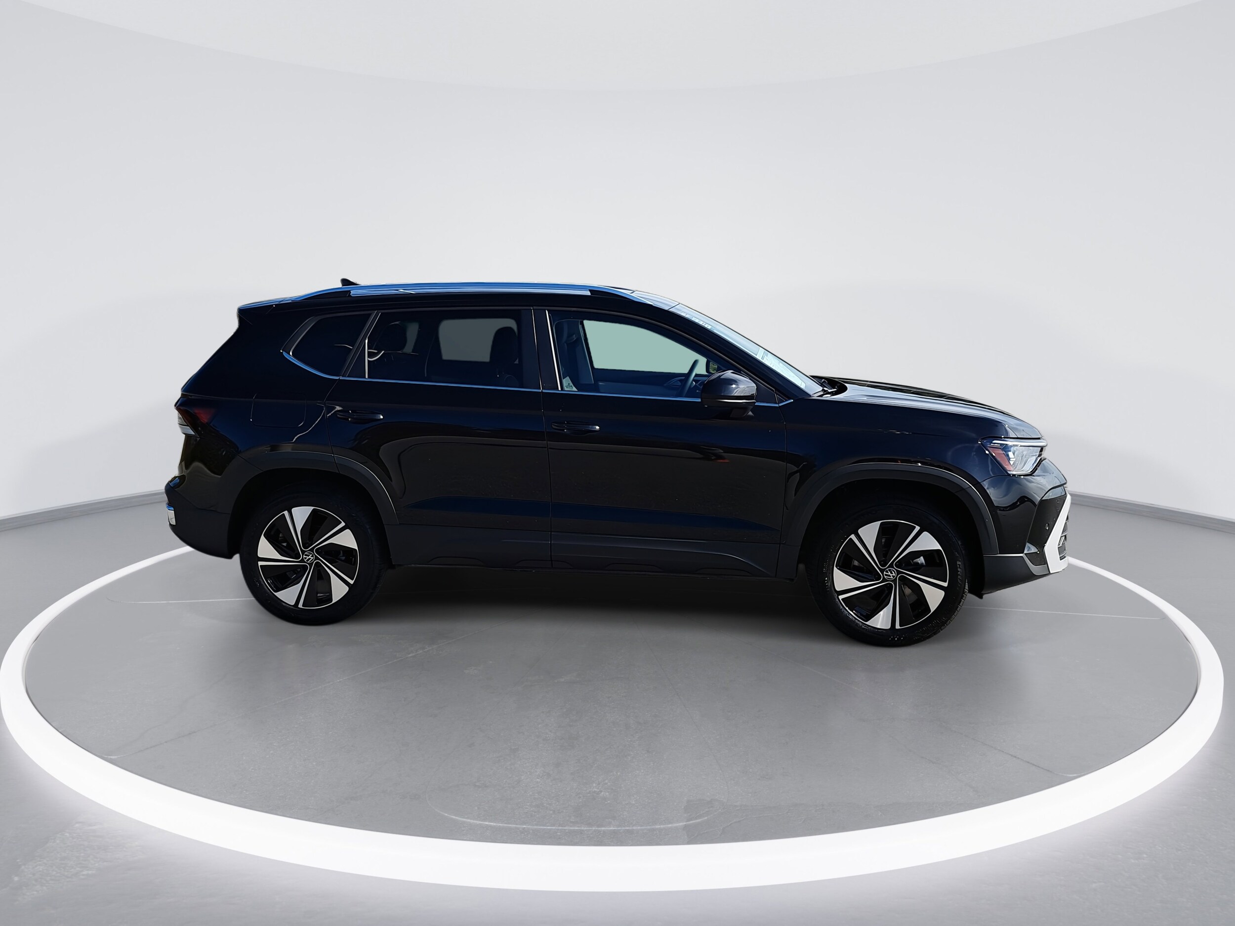 2026 Volkswagen Taos SE photo 2