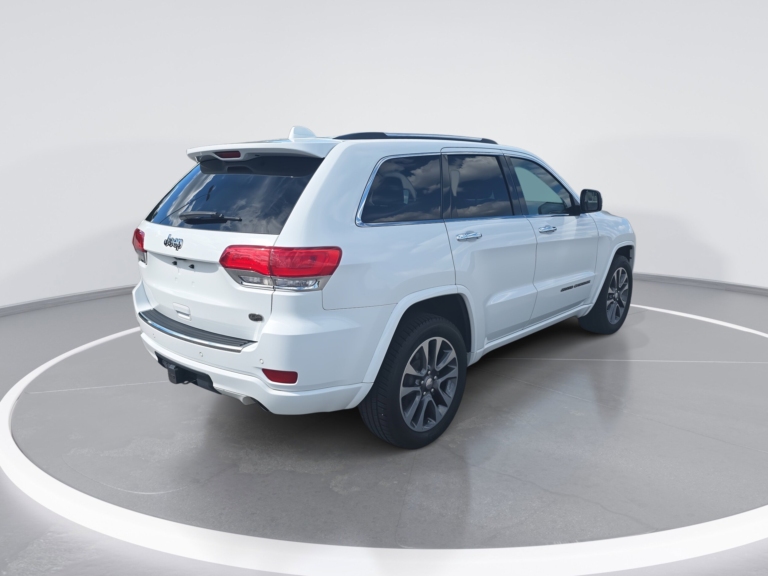 2017 Jeep Grand Cherokee Overland photo 2