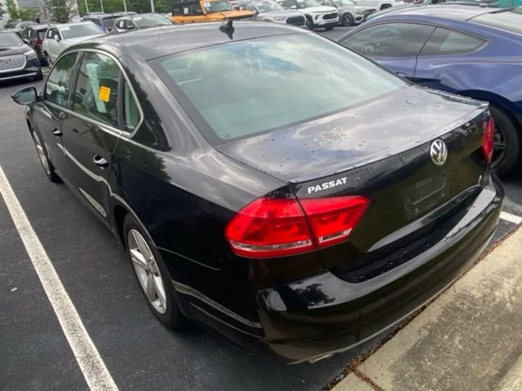 Used 2012 Volkswagen Passat 2.5L SE Sedan