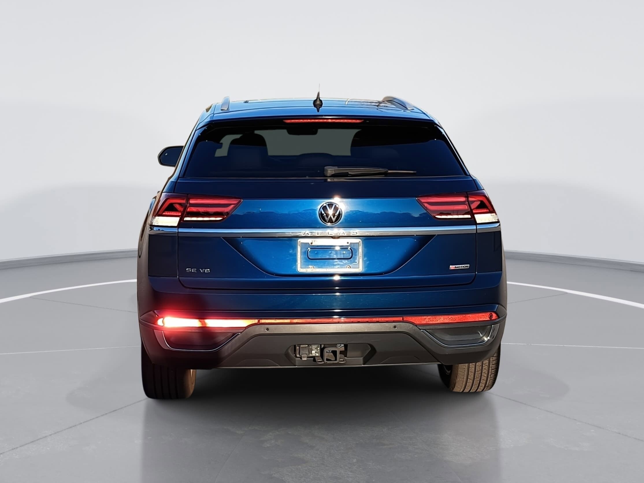 2022 Volkswagen Atlas Cross Sport V6 SE Technology photo 2