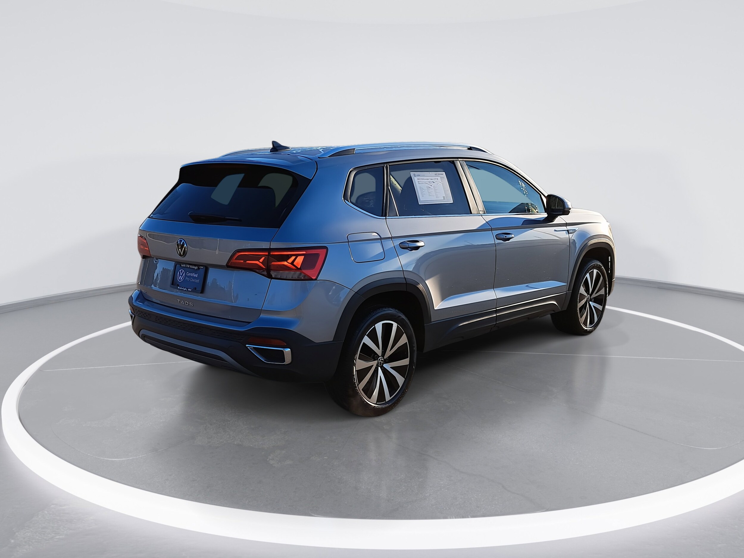 2024 Volkswagen Taos SE photo 3