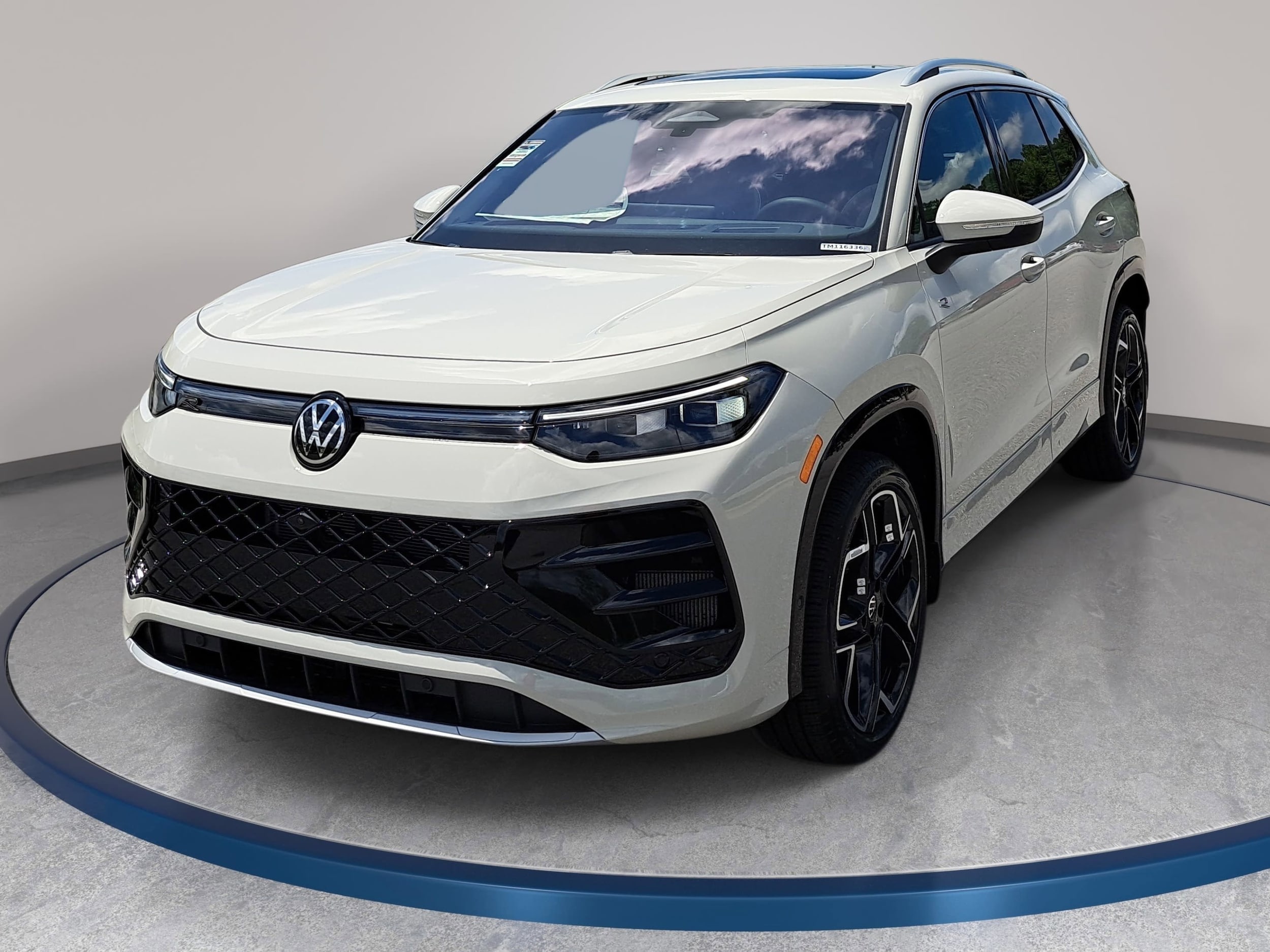 2026 Volkswagen Tiguan 2.0T SEL R-Line Turbo 4Motion's photo