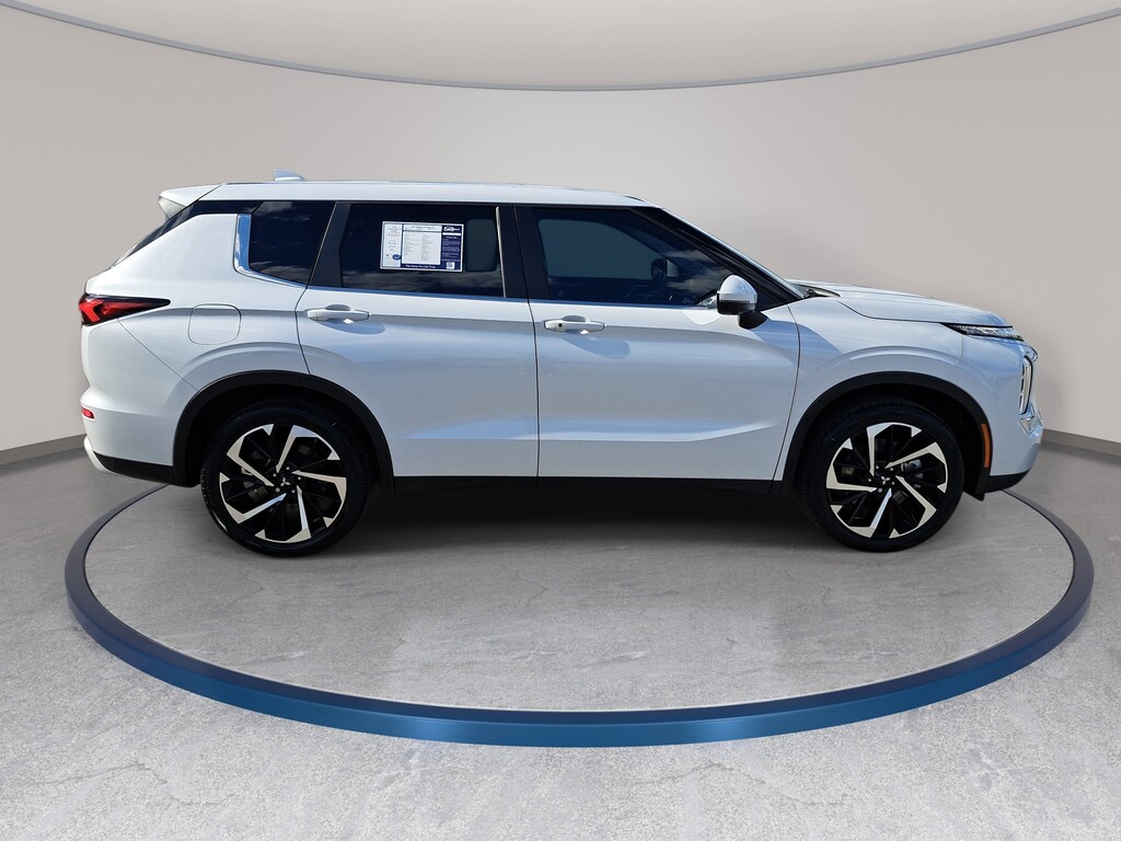 Used 2024 Mitsubishi Outlander SE SUV