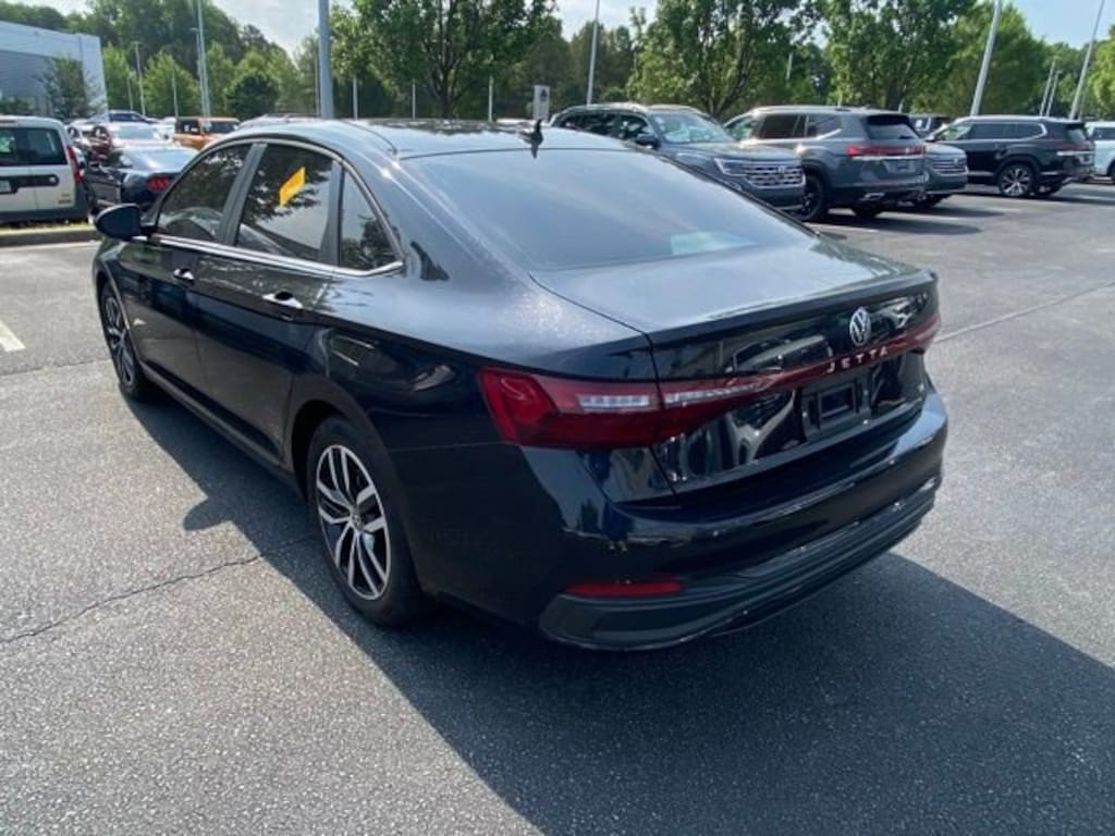 Used 2025 Volkswagen Jetta 1.5T SE Sedan