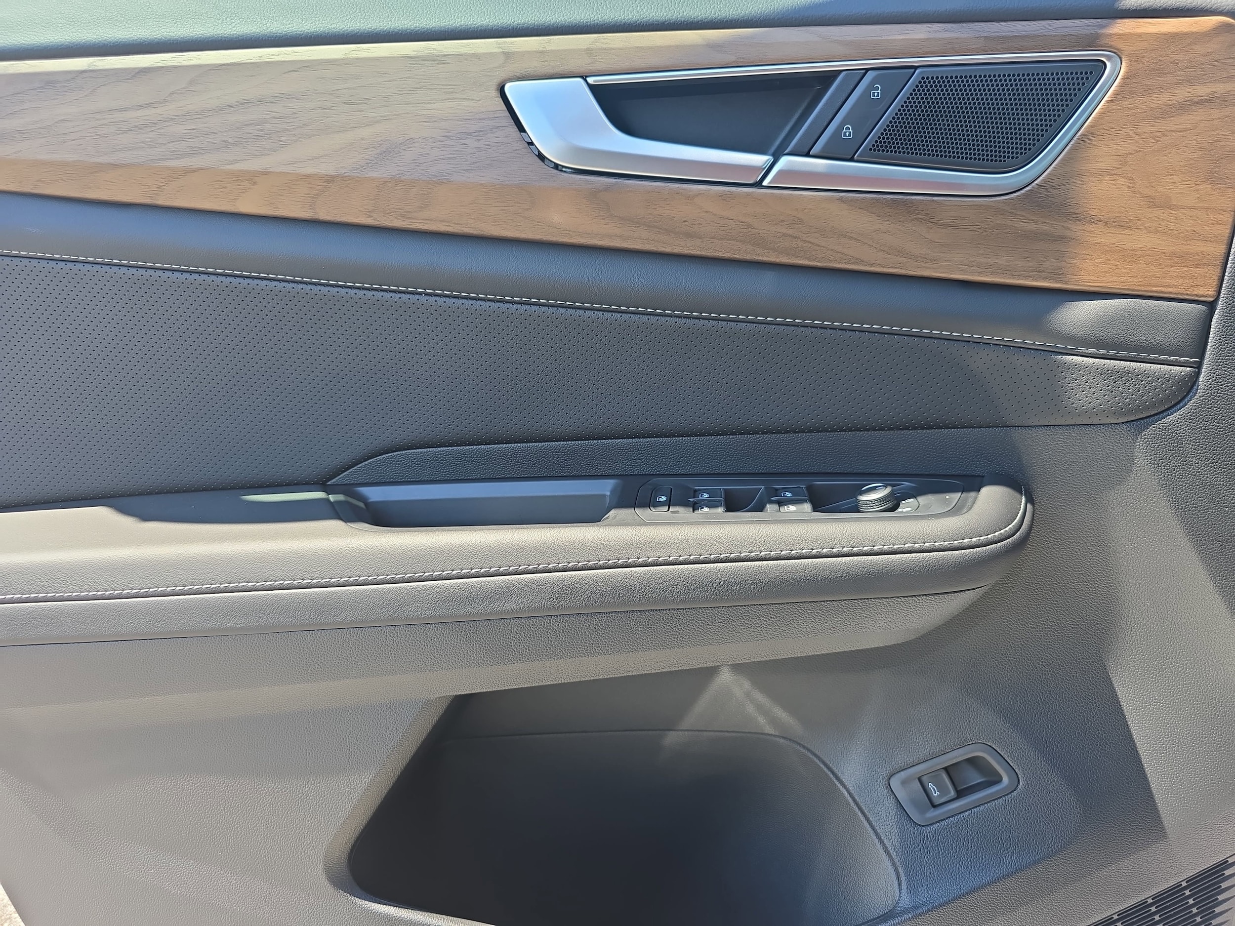 2026 Volkswagen Atlas SE w/Tech - Photo 23