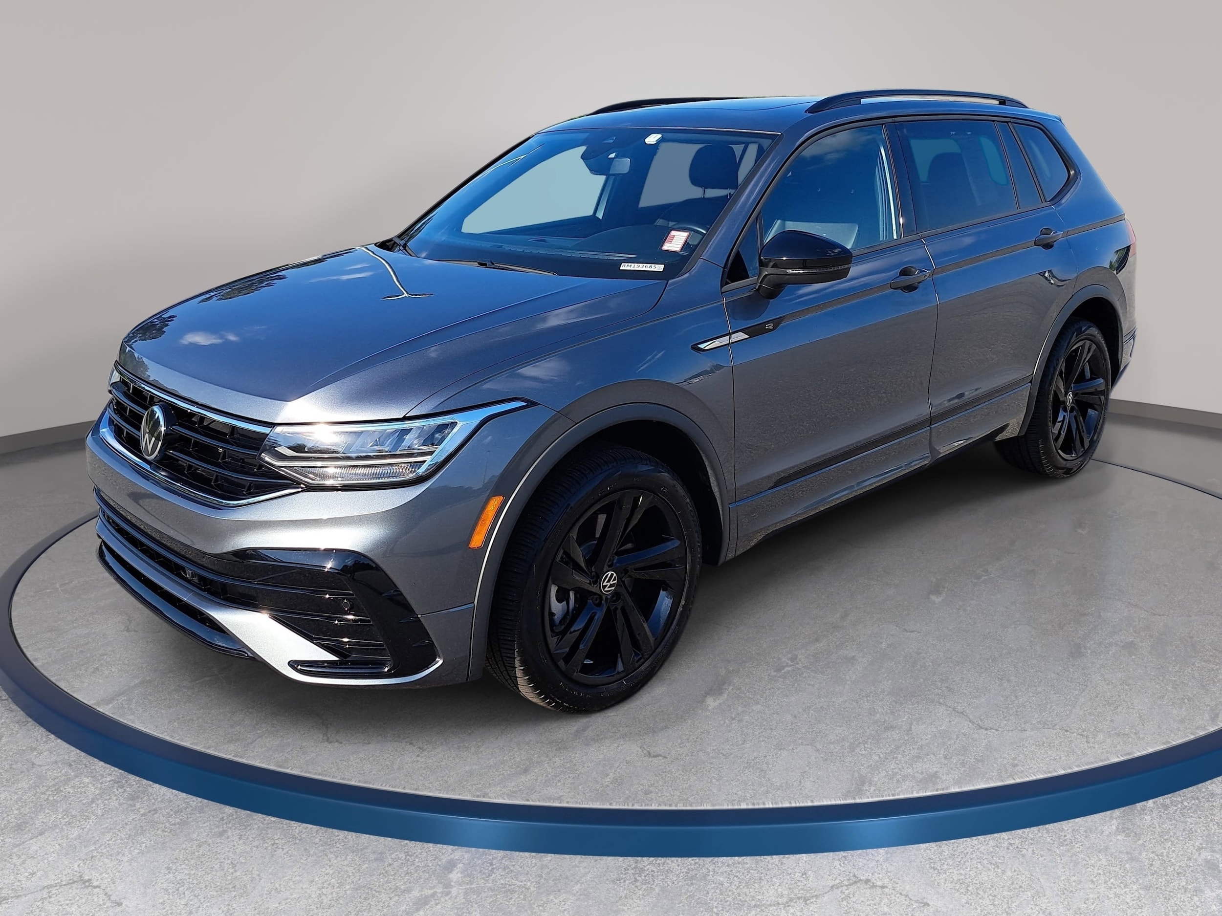 2024 Volkswagen Tiguan 2.0T SE R-Line Black 4Motion's photo