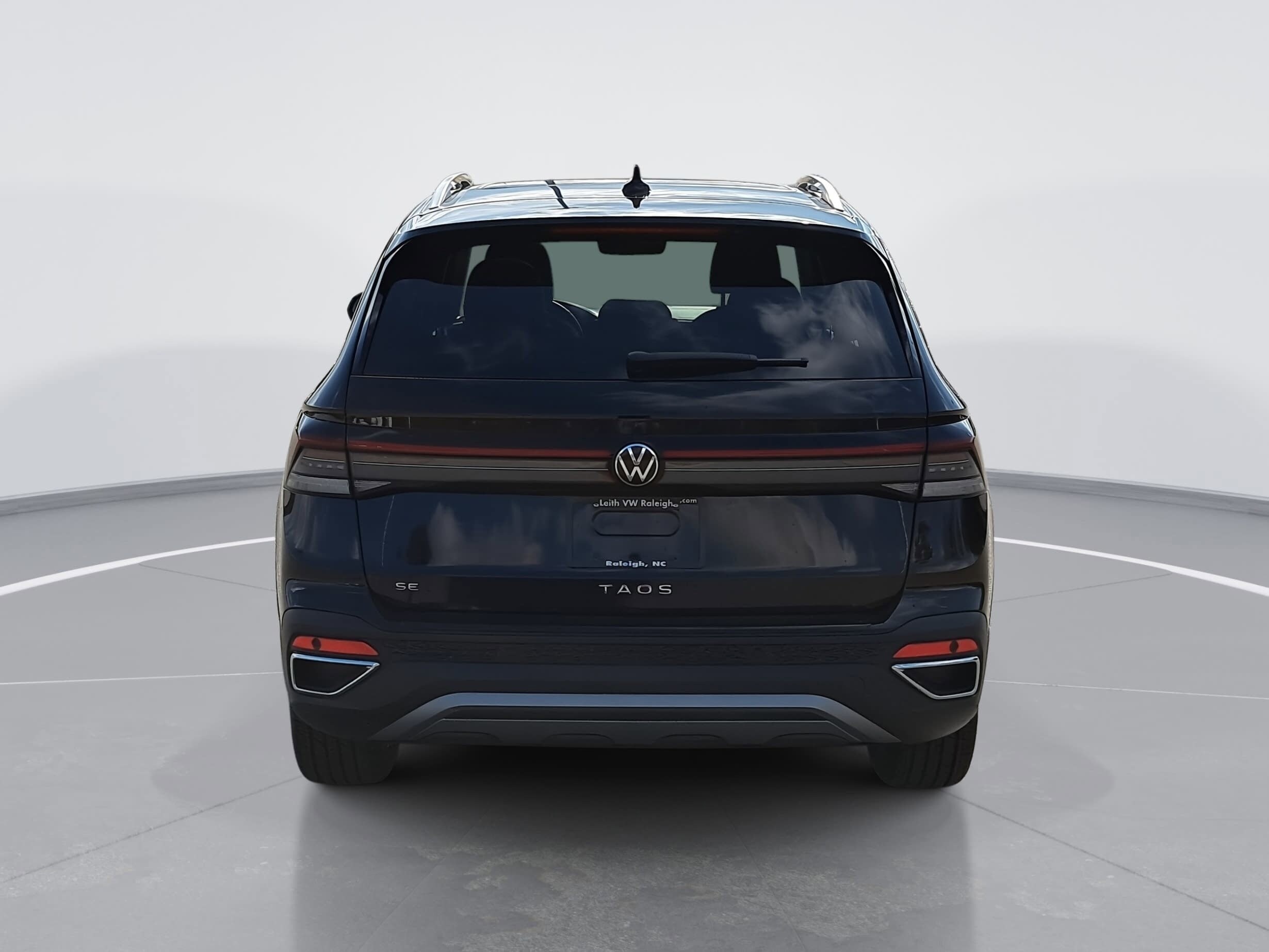 2025 Volkswagen Taos SE photo 4
