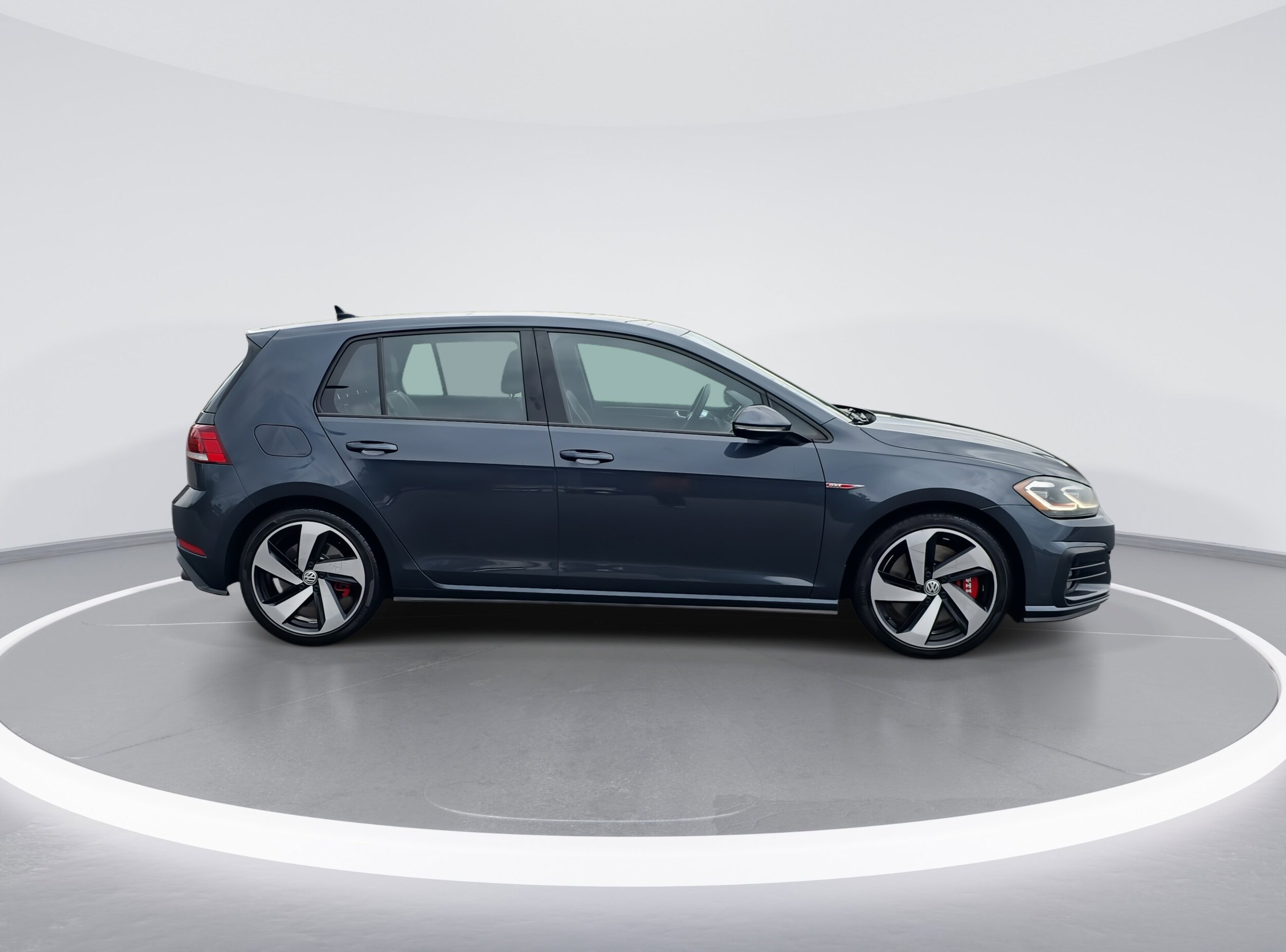 2020 Volkswagen Golf GTI SE photo 2