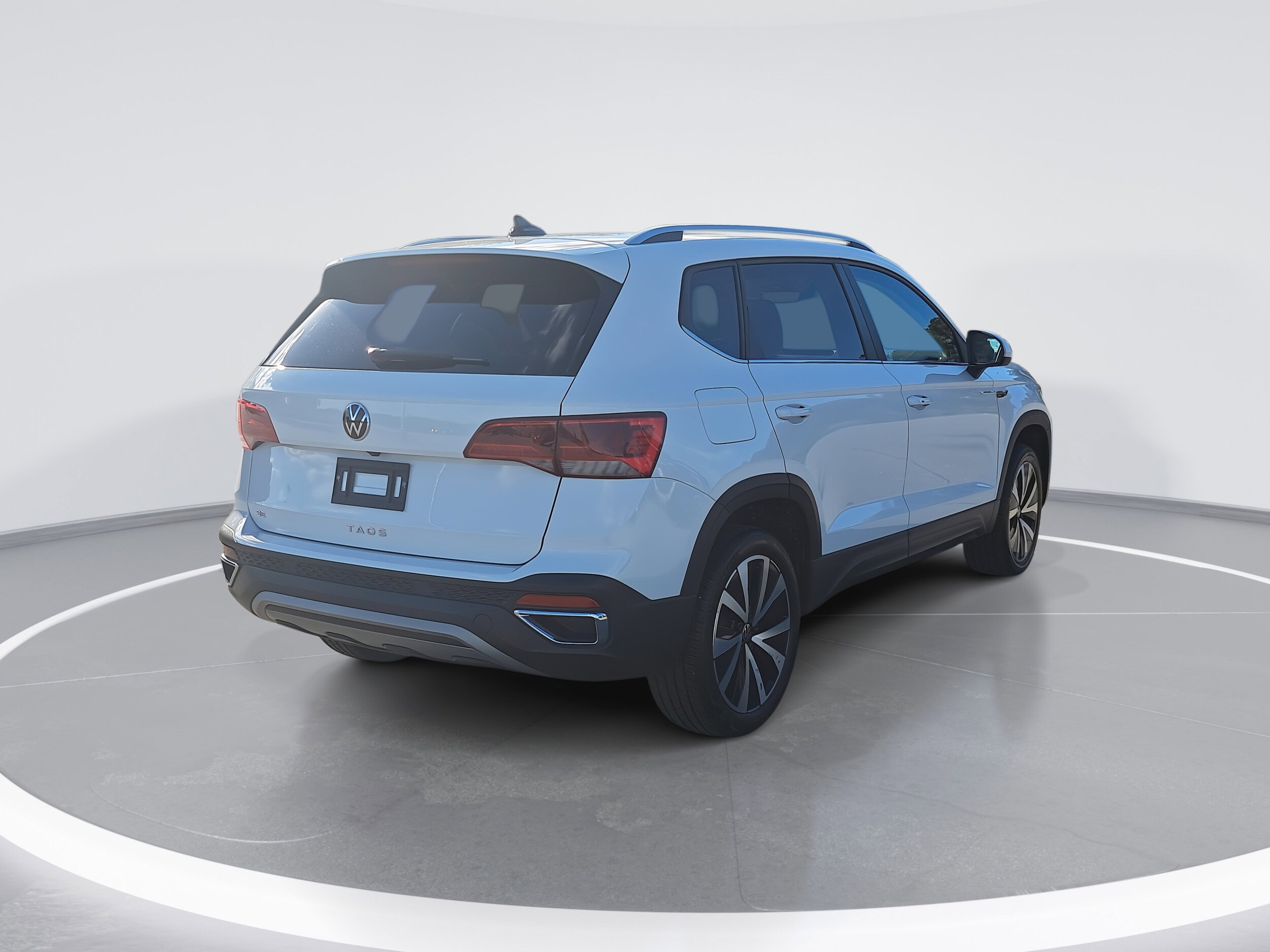 2024 Volkswagen Taos SE photo 2
