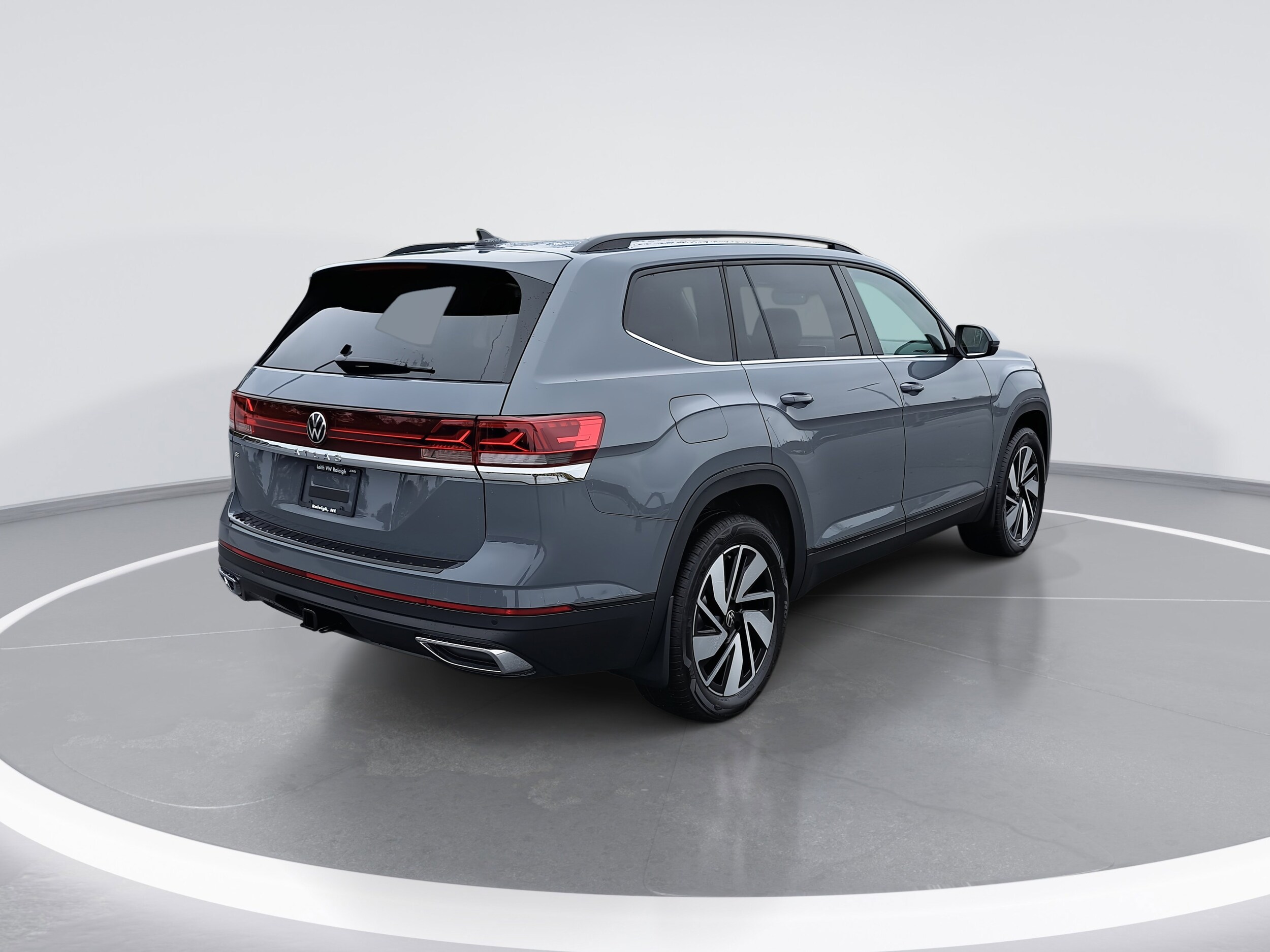 2026 Volkswagen Atlas SE Technology photo 2