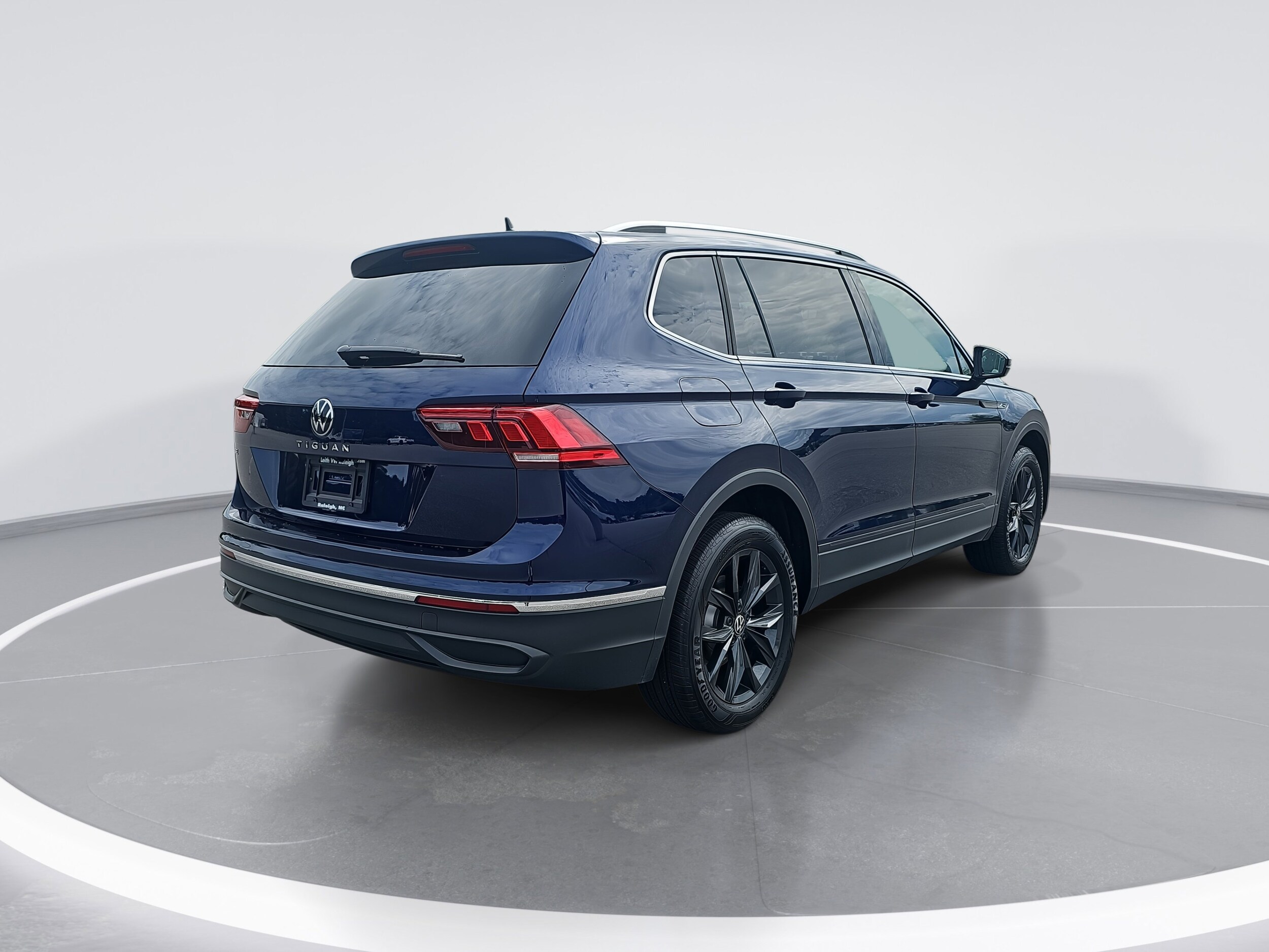 2024 Volkswagen Tiguan SE Wolfsburg Edition photo 3