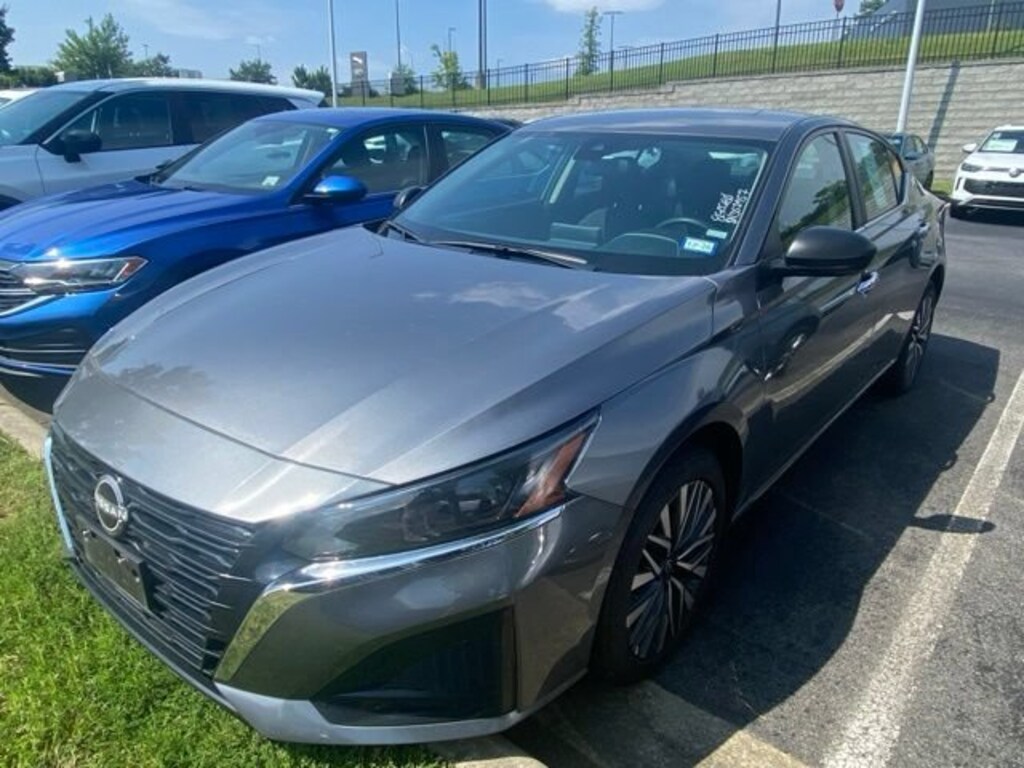Used 2025 Nissan Altima SV Sedan