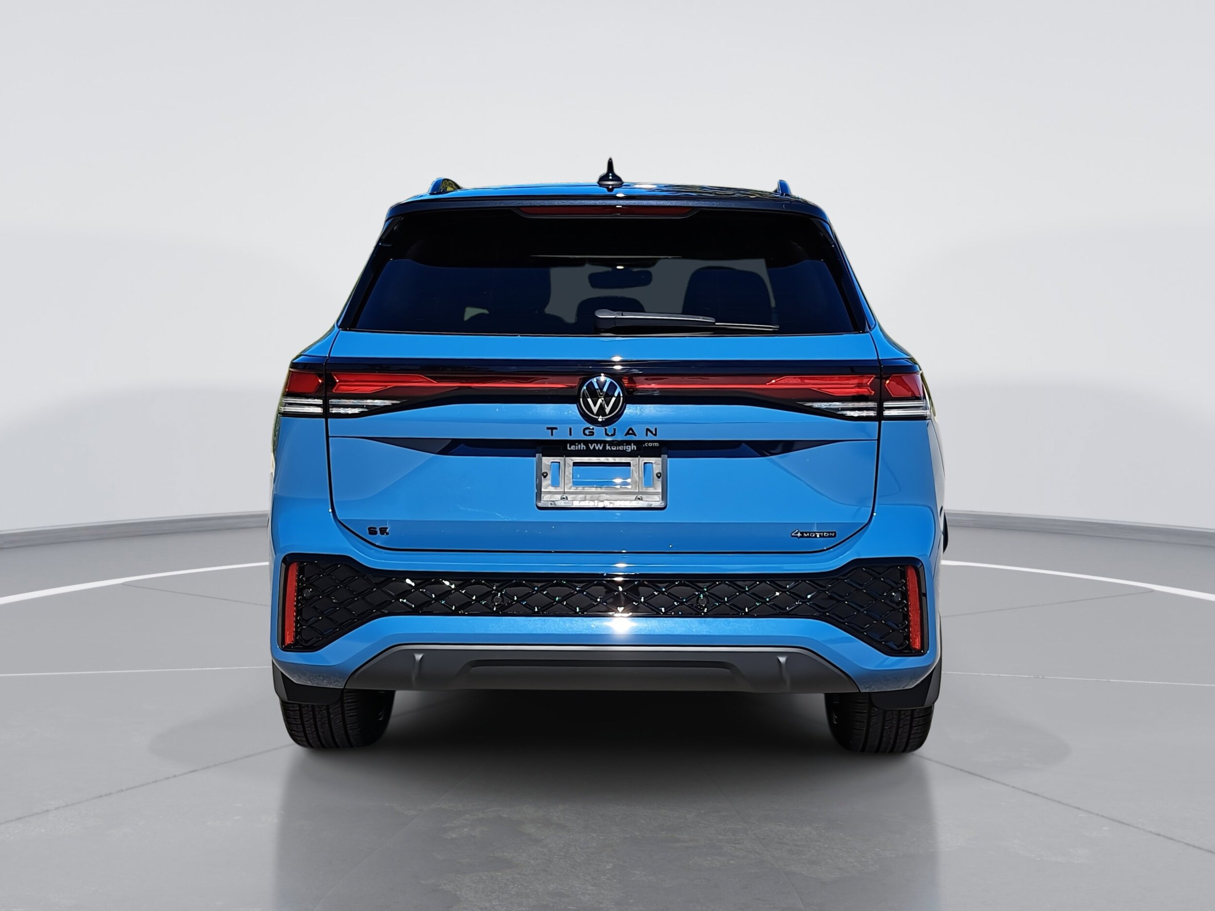 2026 Volkswagen Tiguan SE R-Line Black photo 4