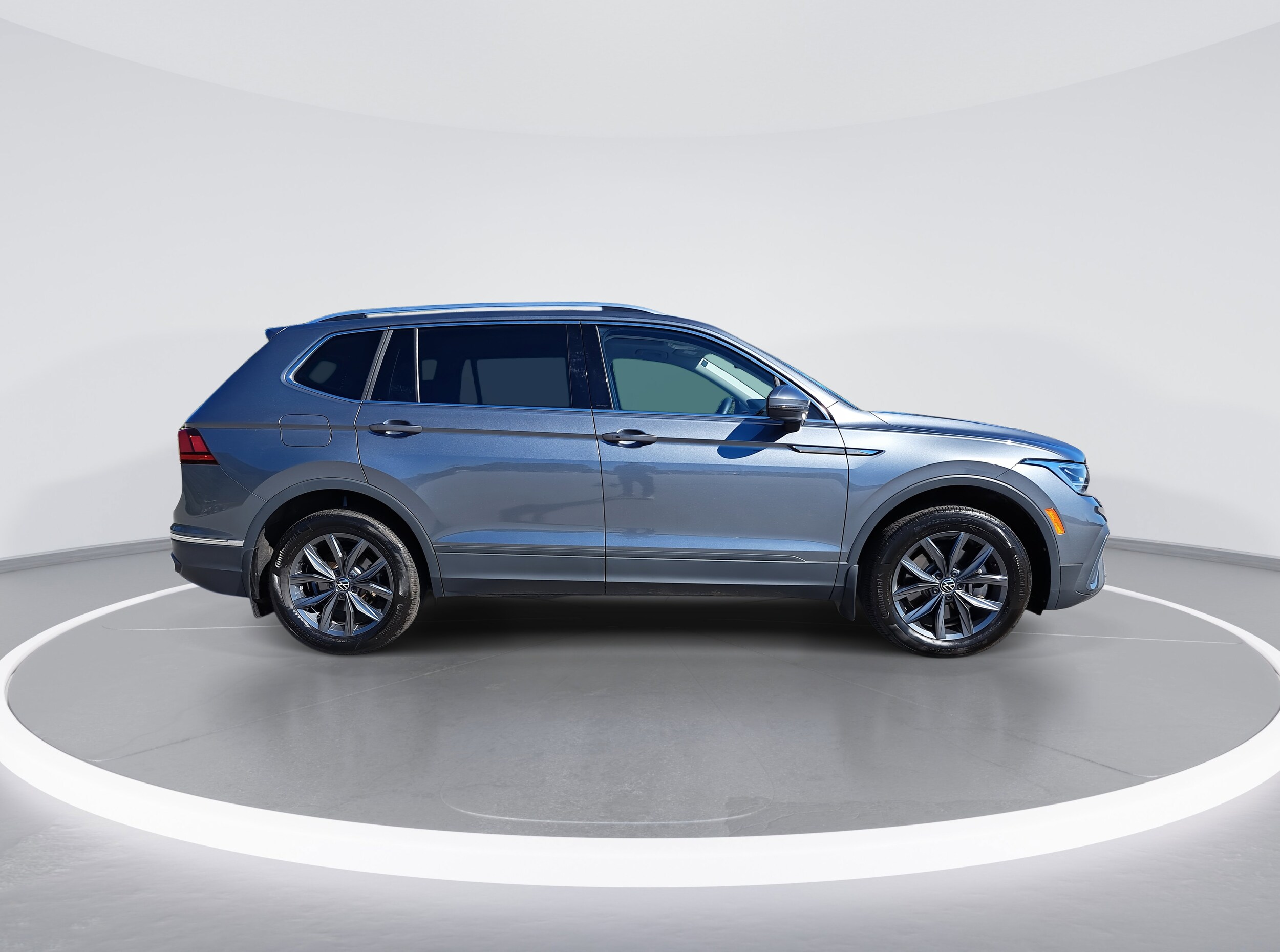 2022 Volkswagen Tiguan SE photo 2