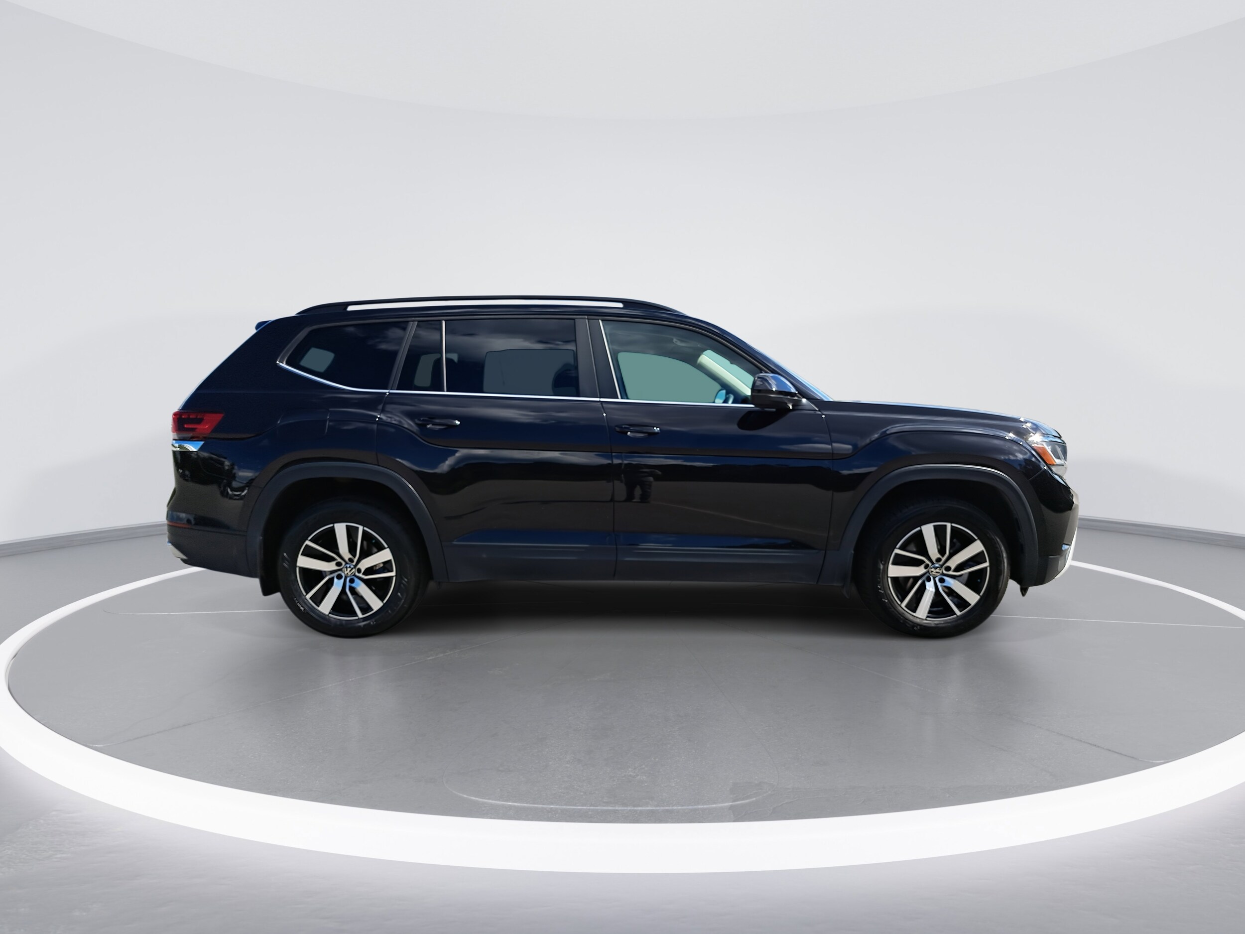 2021 Volkswagen Atlas SE photo 2