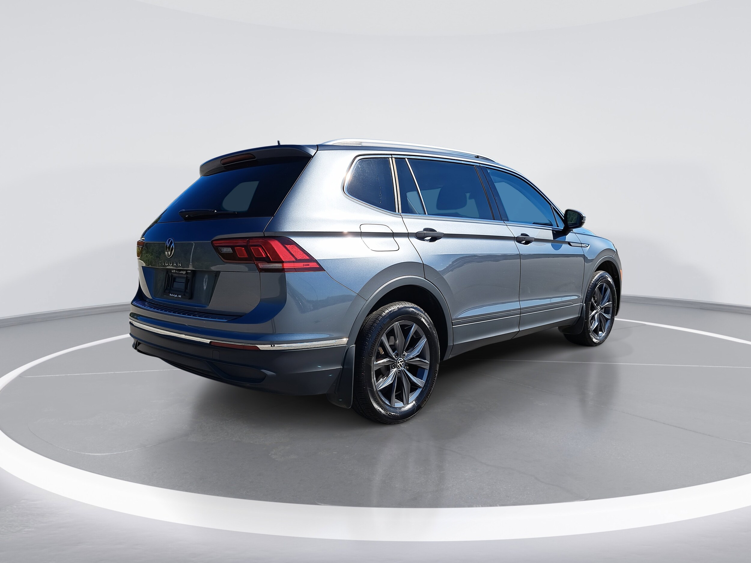 2022 Volkswagen Tiguan SE photo 3