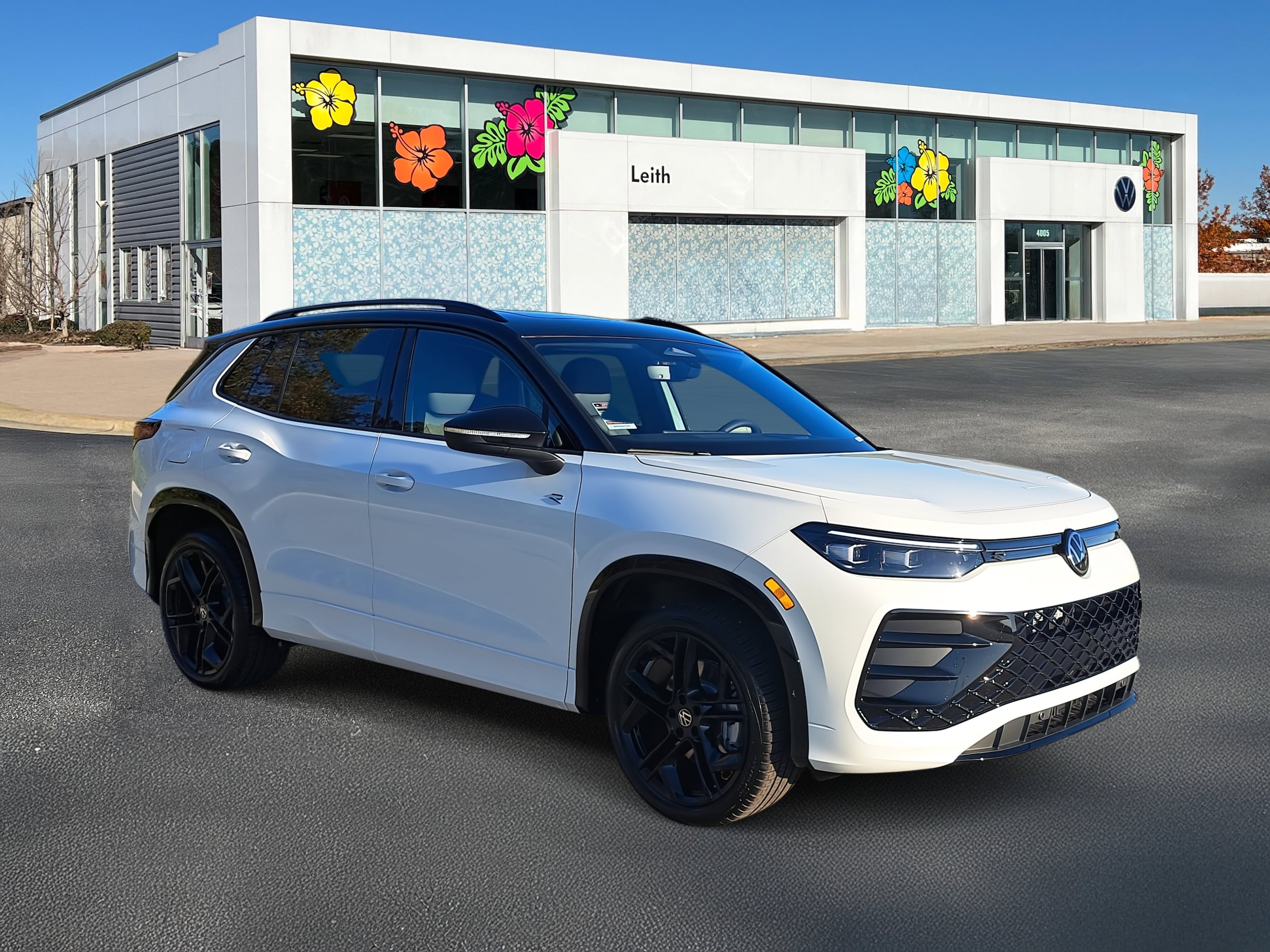 2026 Volkswagen Tiguan SE R-LINE BLACK's photo