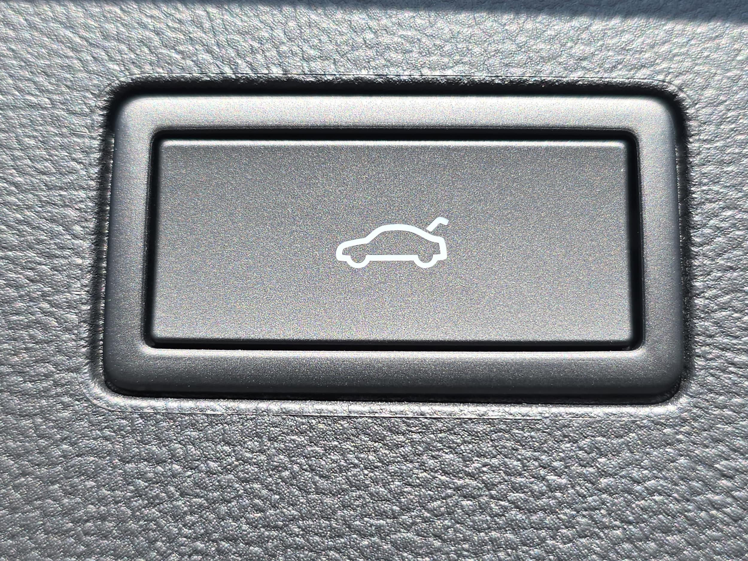 2026 Volkswagen Atlas SE w/Tech - Photo 14