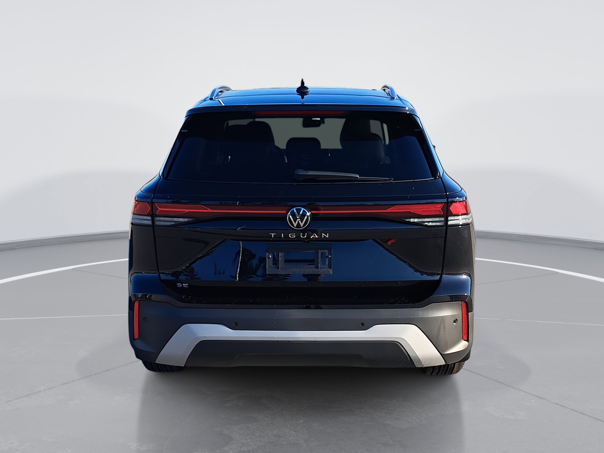 2026 Volkswagen Tiguan SE photo 3