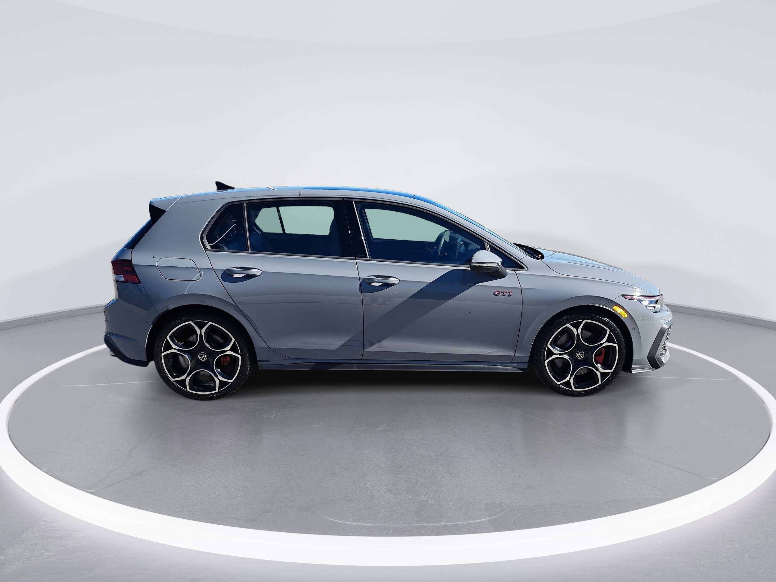 2026 Volkswagen Golf GTI Autobahn photo 2