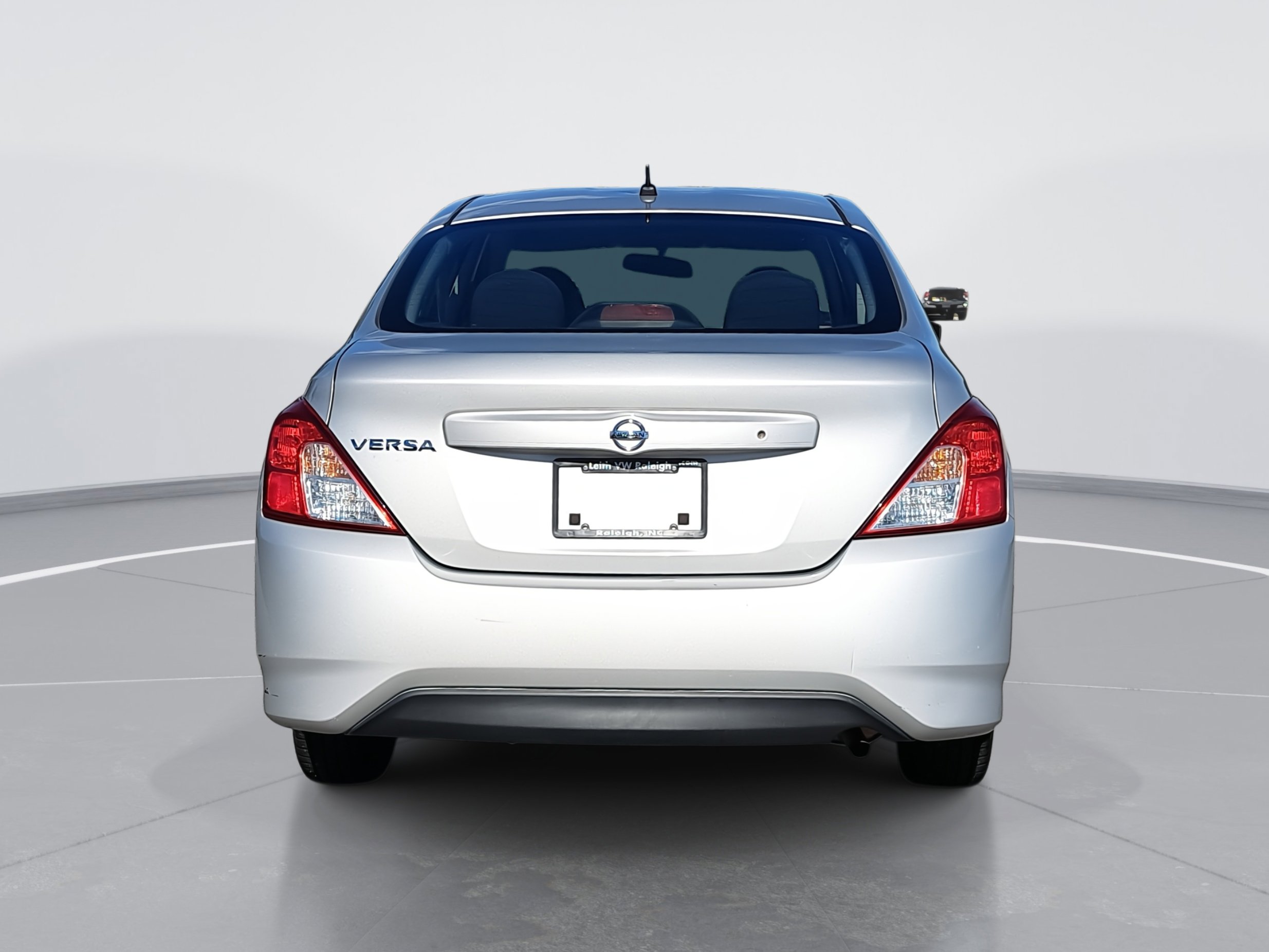 2016 Nissan Versa 1.6 S photo 3