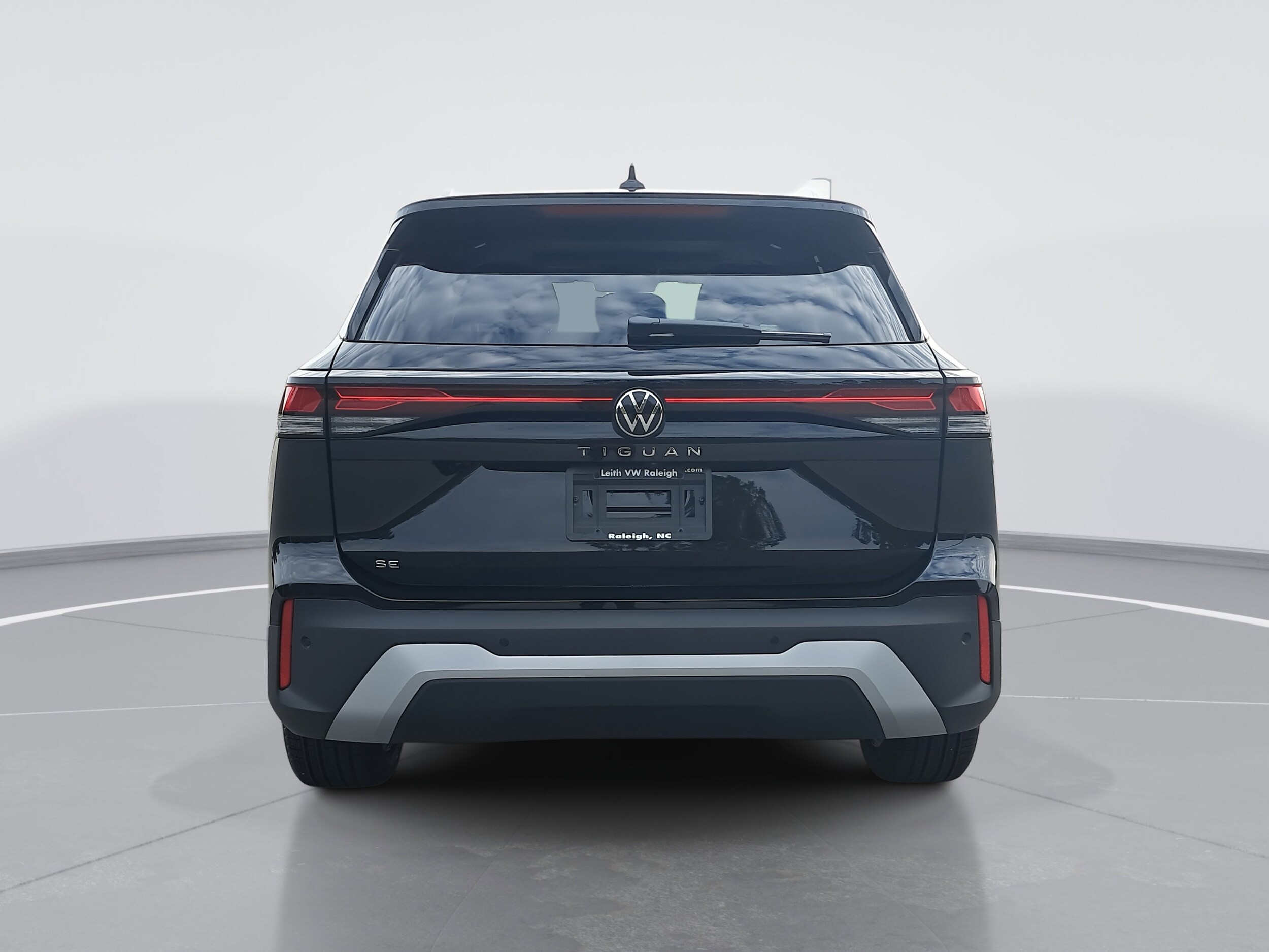 2025 Volkswagen Tiguan SE photo 4